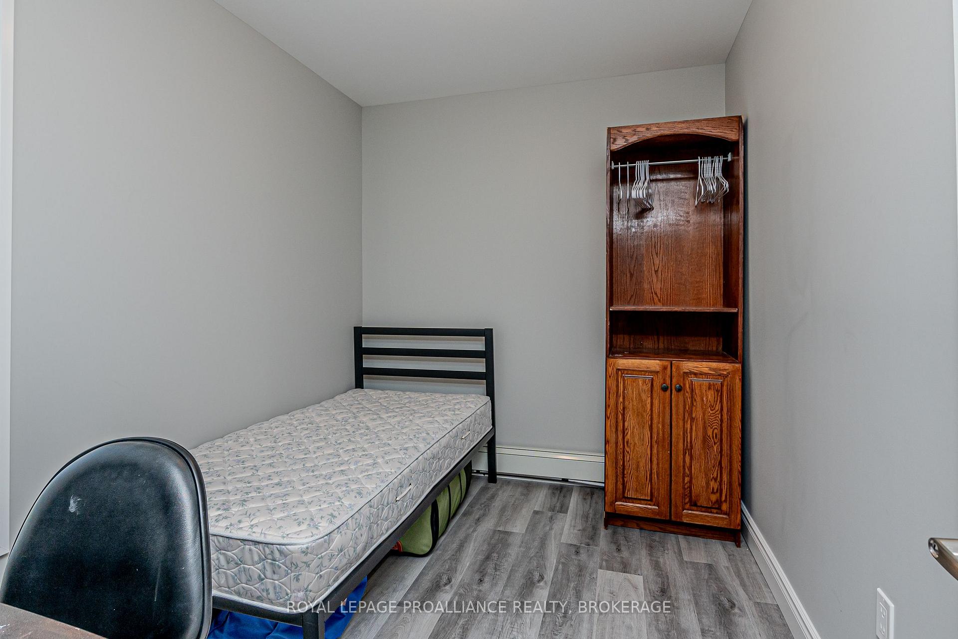 Photo 13 of 370 Barrie Street, Kingston, East of Sir John A. Blvd — HOMEH