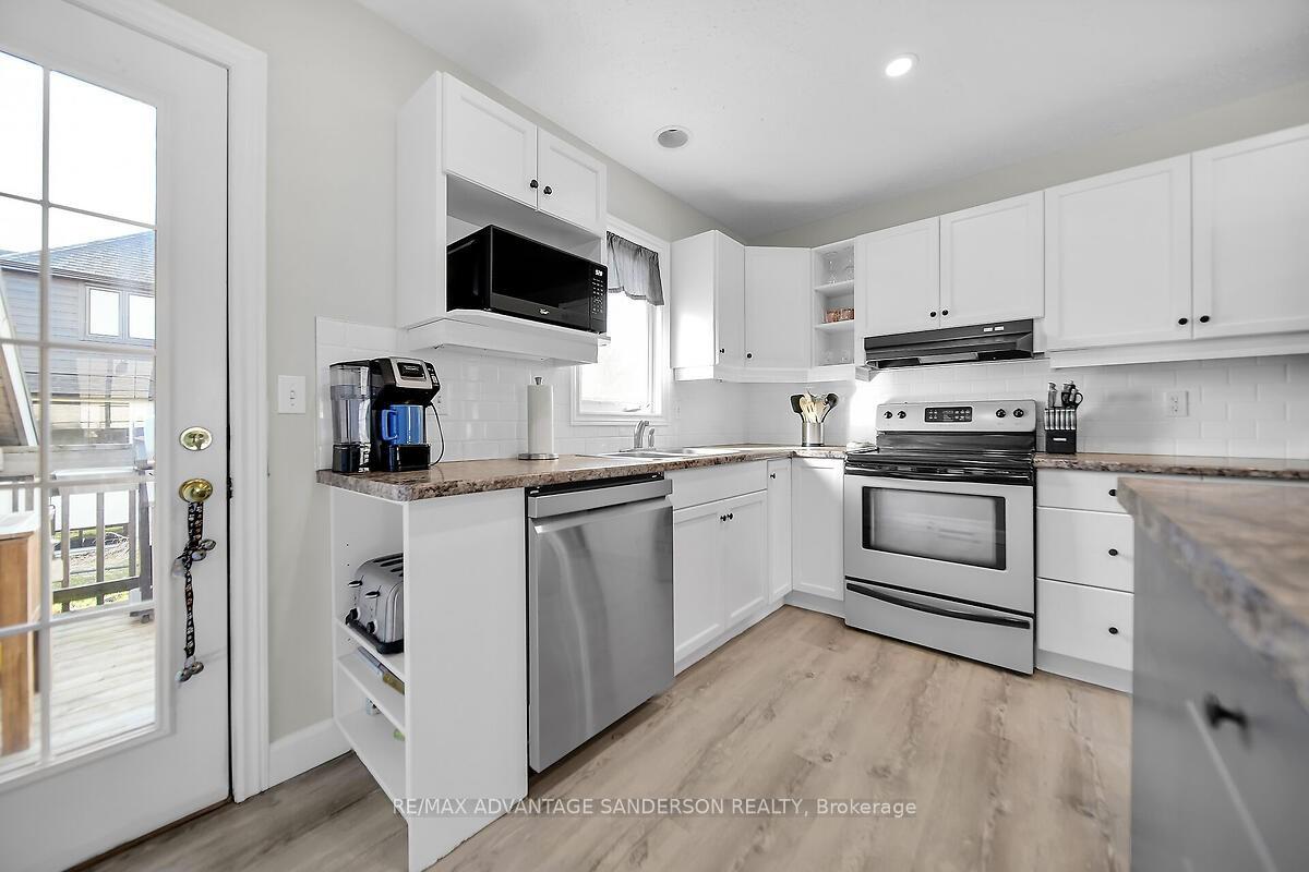 Photo 13 of 129 Martin Road, Middlesex Centre, Delaware Town — HOMEH