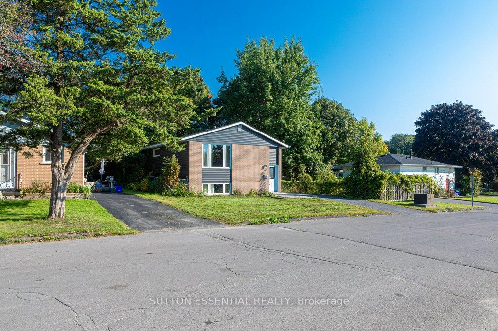 Photo 4 of 64 Woodstone Crescent, Kingston, Central City West — HOMEH
