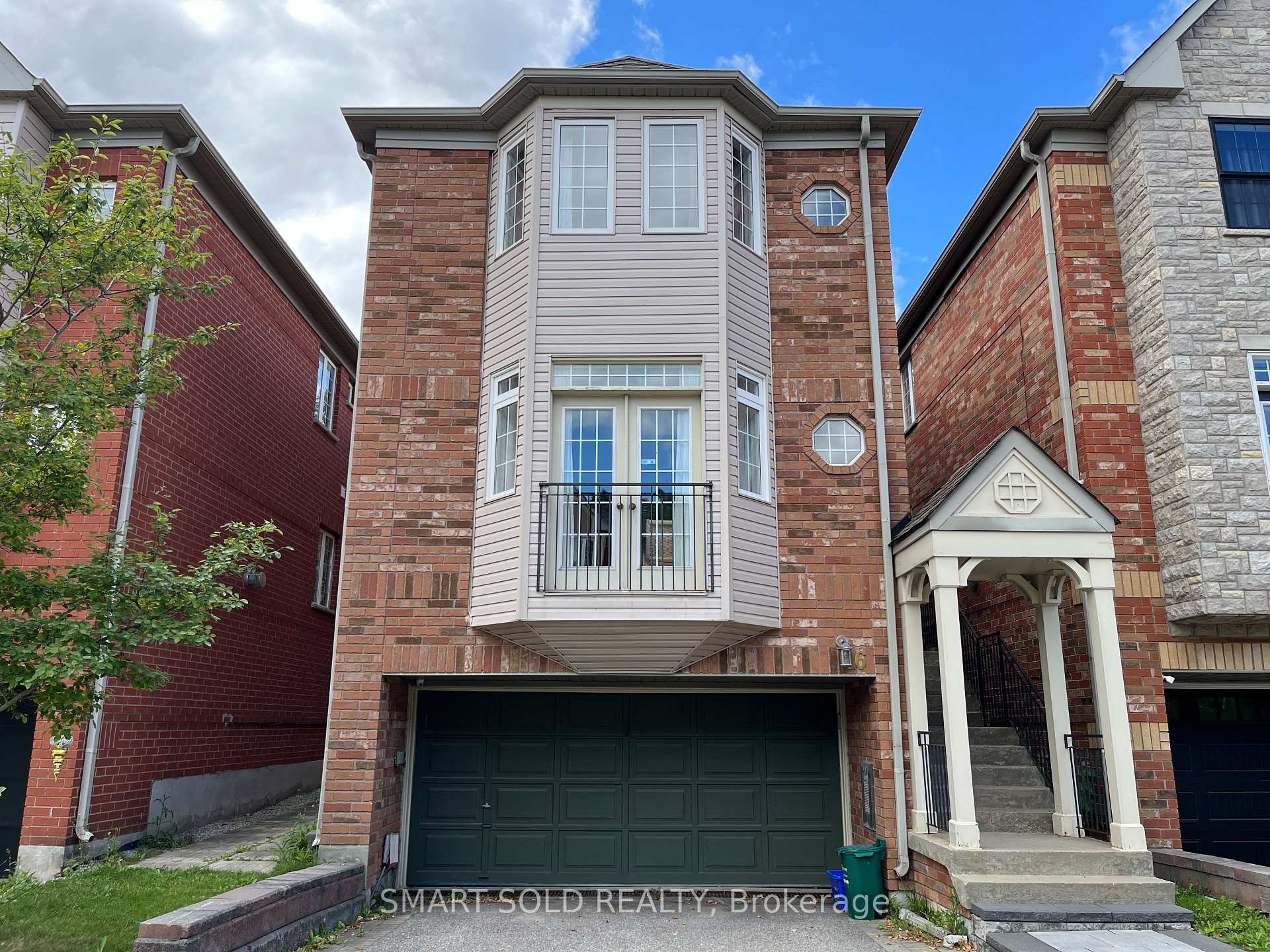 Photo 1 of 16 Crispin Court, Markham, Buttonville — HOMEH