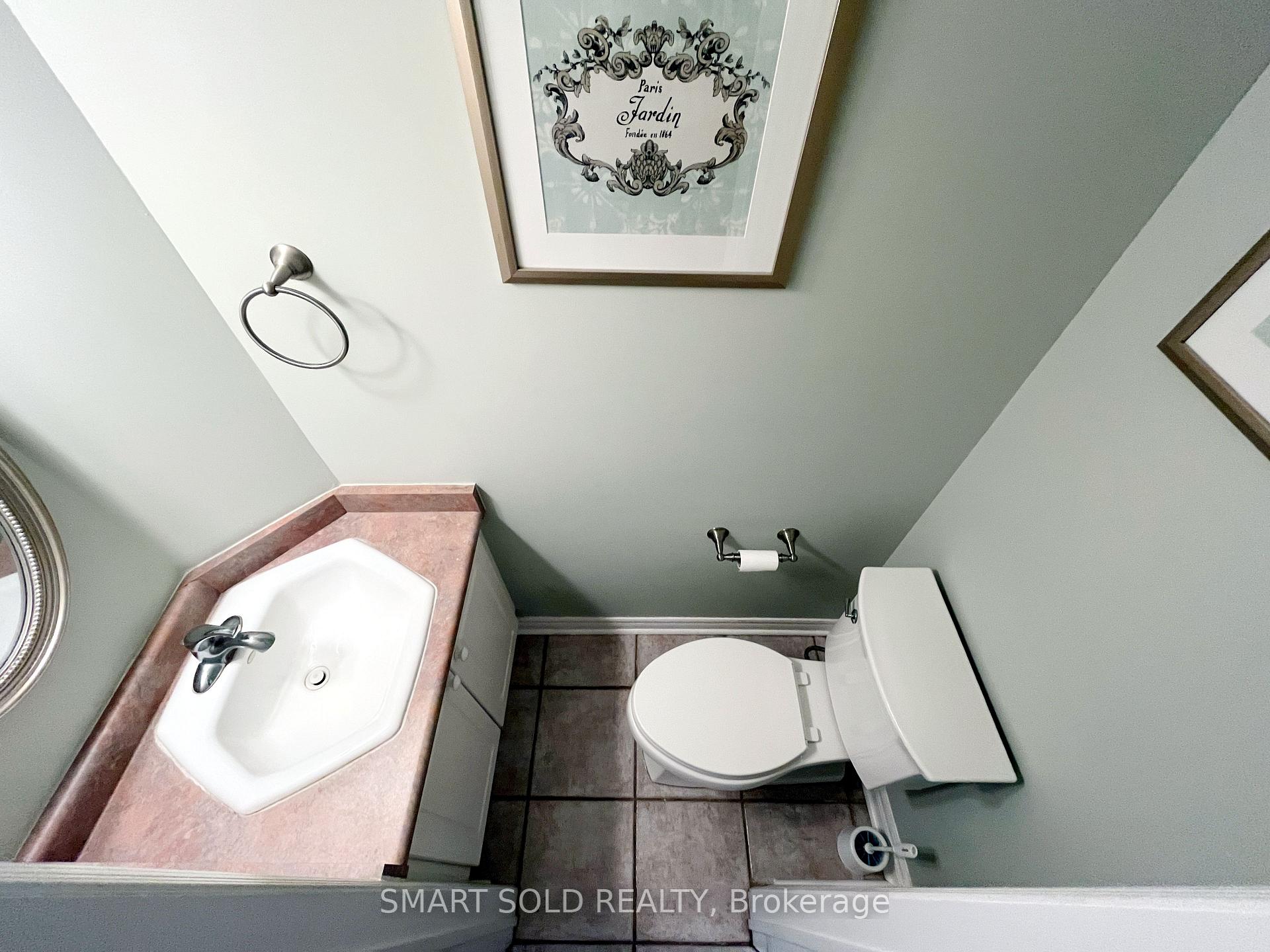 Photo 8 of 16 Crispin Court, Markham, Buttonville — HOMEH