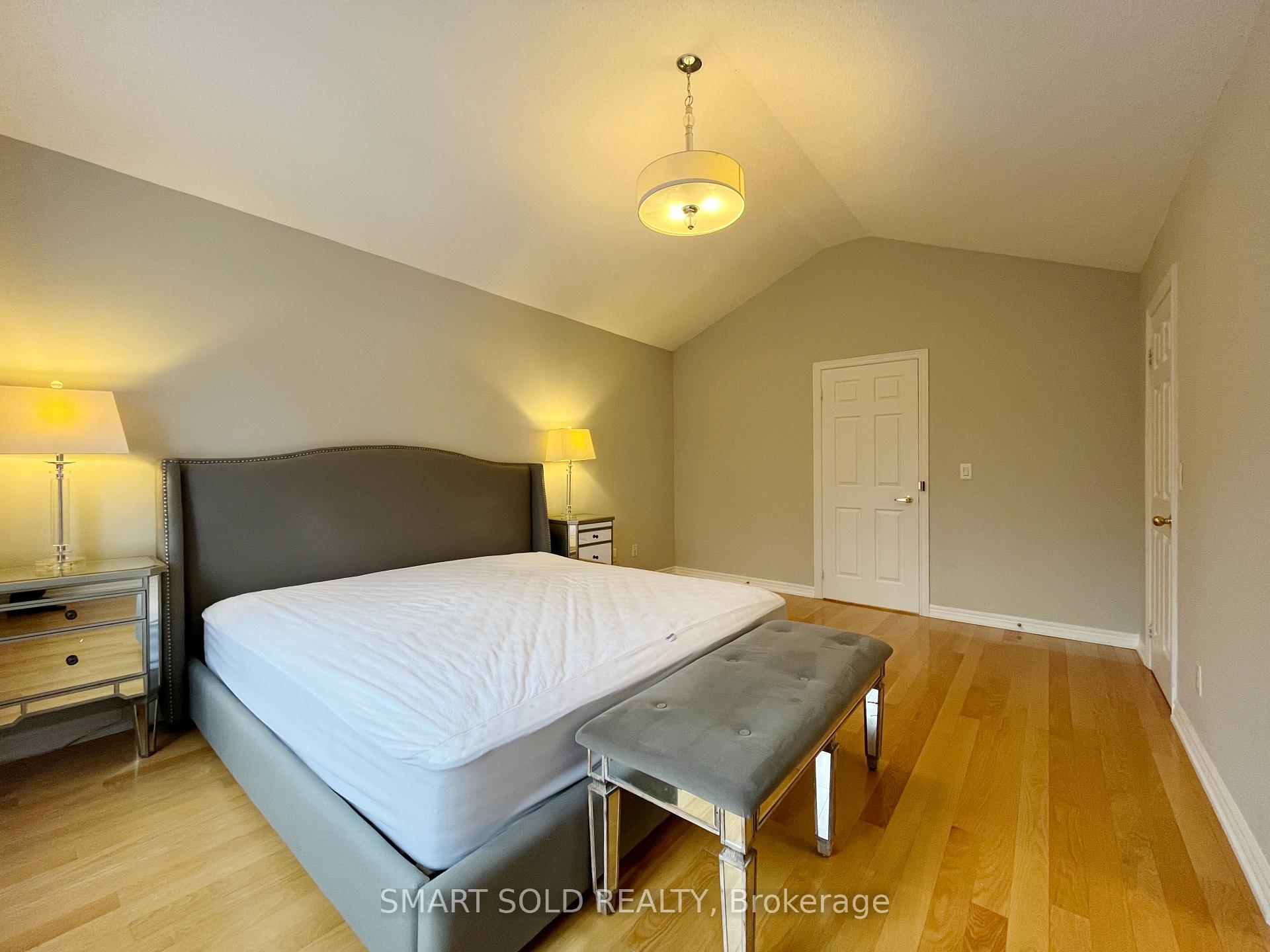 Photo 10 of 16 Crispin Court, Markham, Buttonville — HOMEH