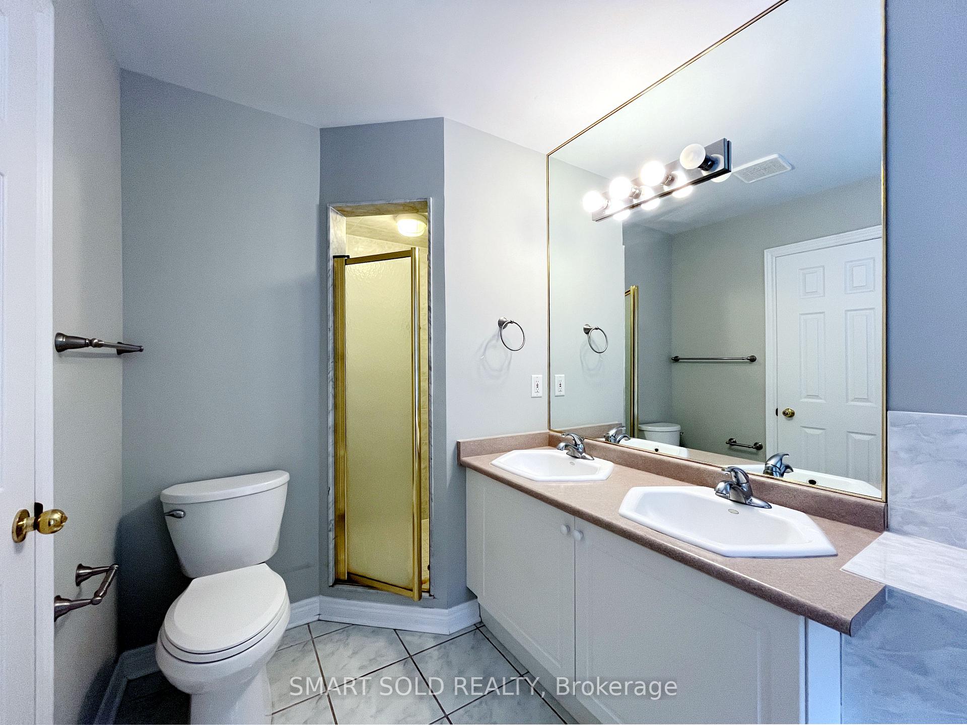 Photo 12 of 16 Crispin Court, Markham, Buttonville — HOMEH
