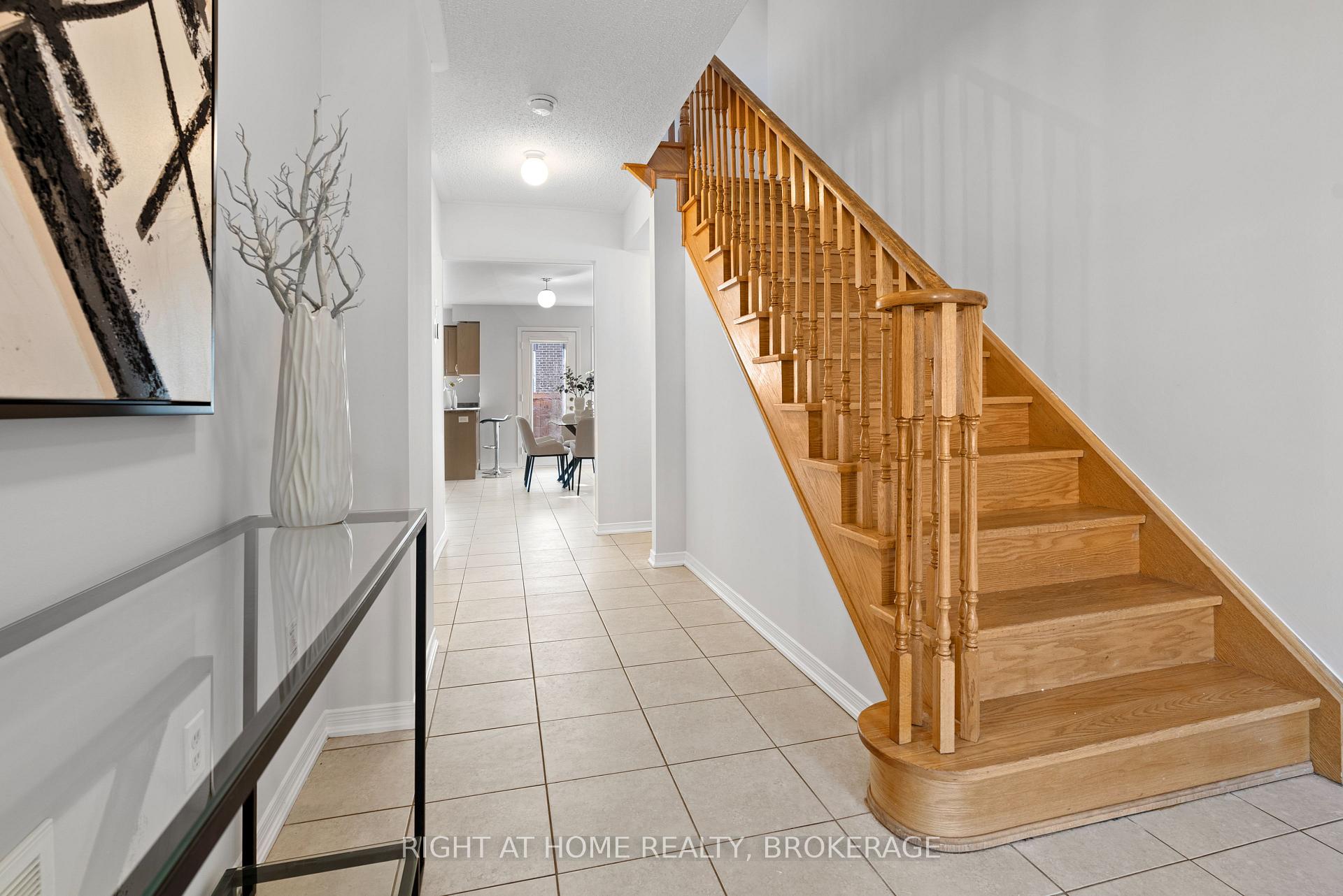 Photo 4 of 50 Humphrey Street, Hamilton, Waterdown — HOMEH