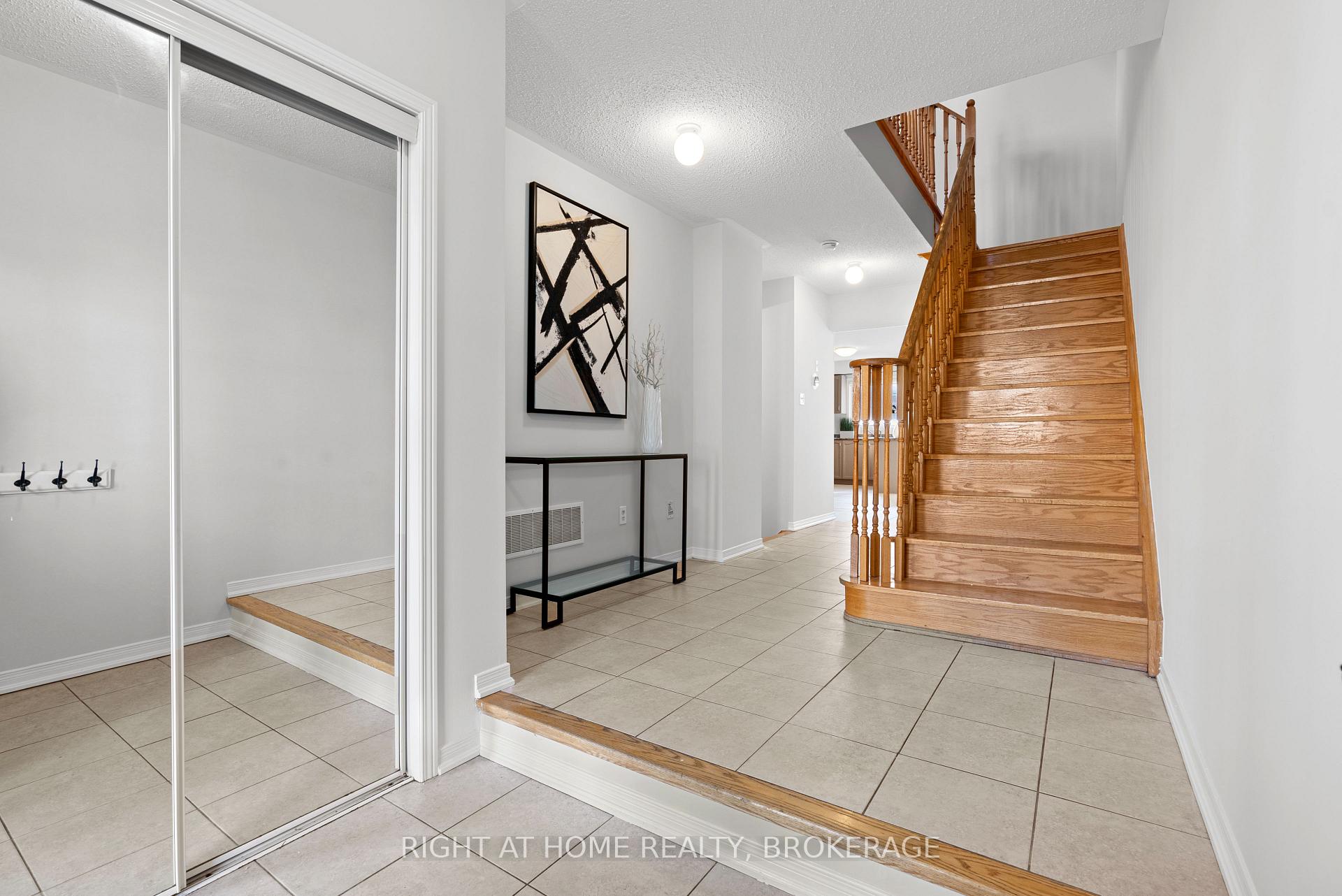 Photo 5 of 50 Humphrey Street, Hamilton, Waterdown — HOMEH