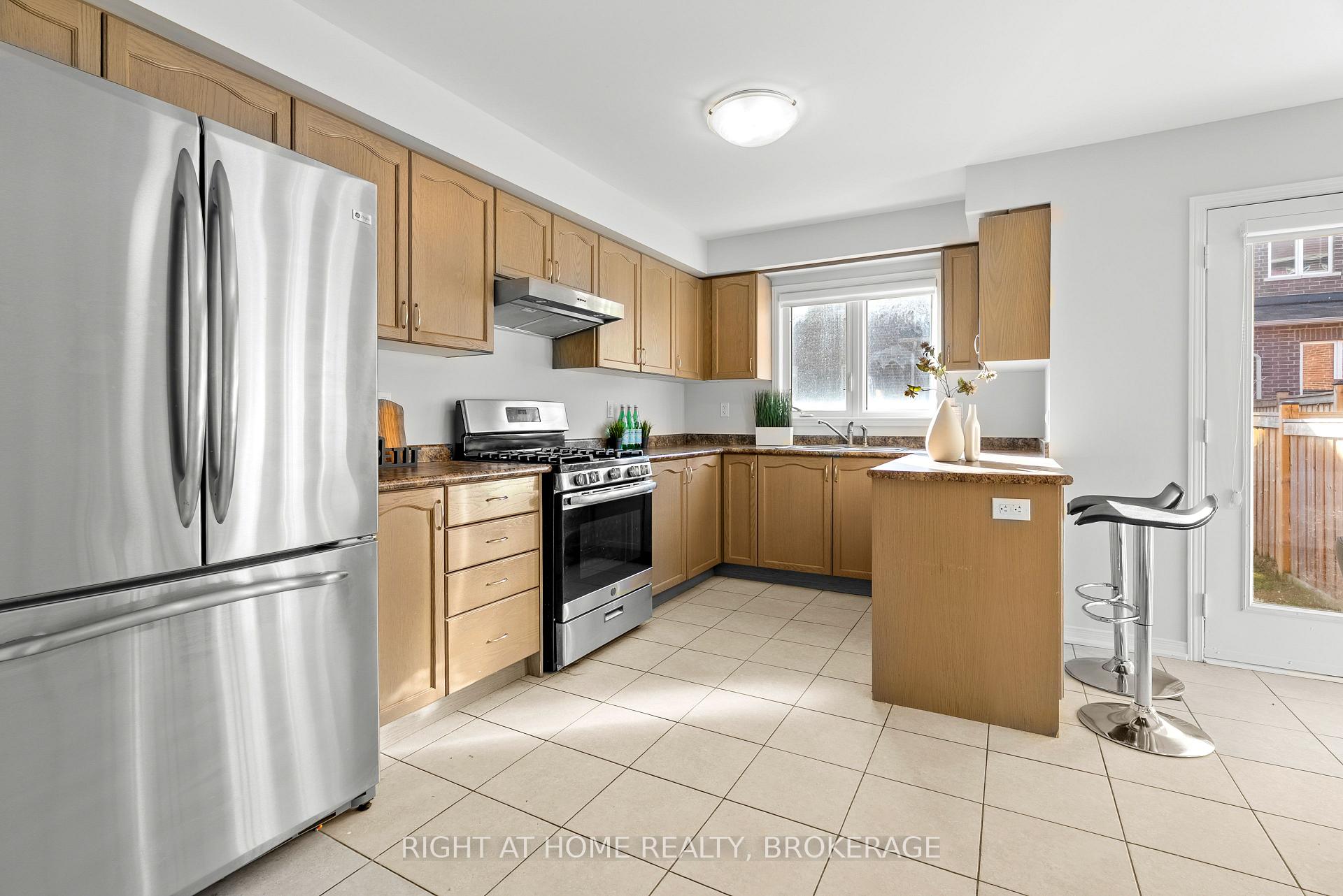 Photo 7 of 50 Humphrey Street, Hamilton, Waterdown — HOMEH