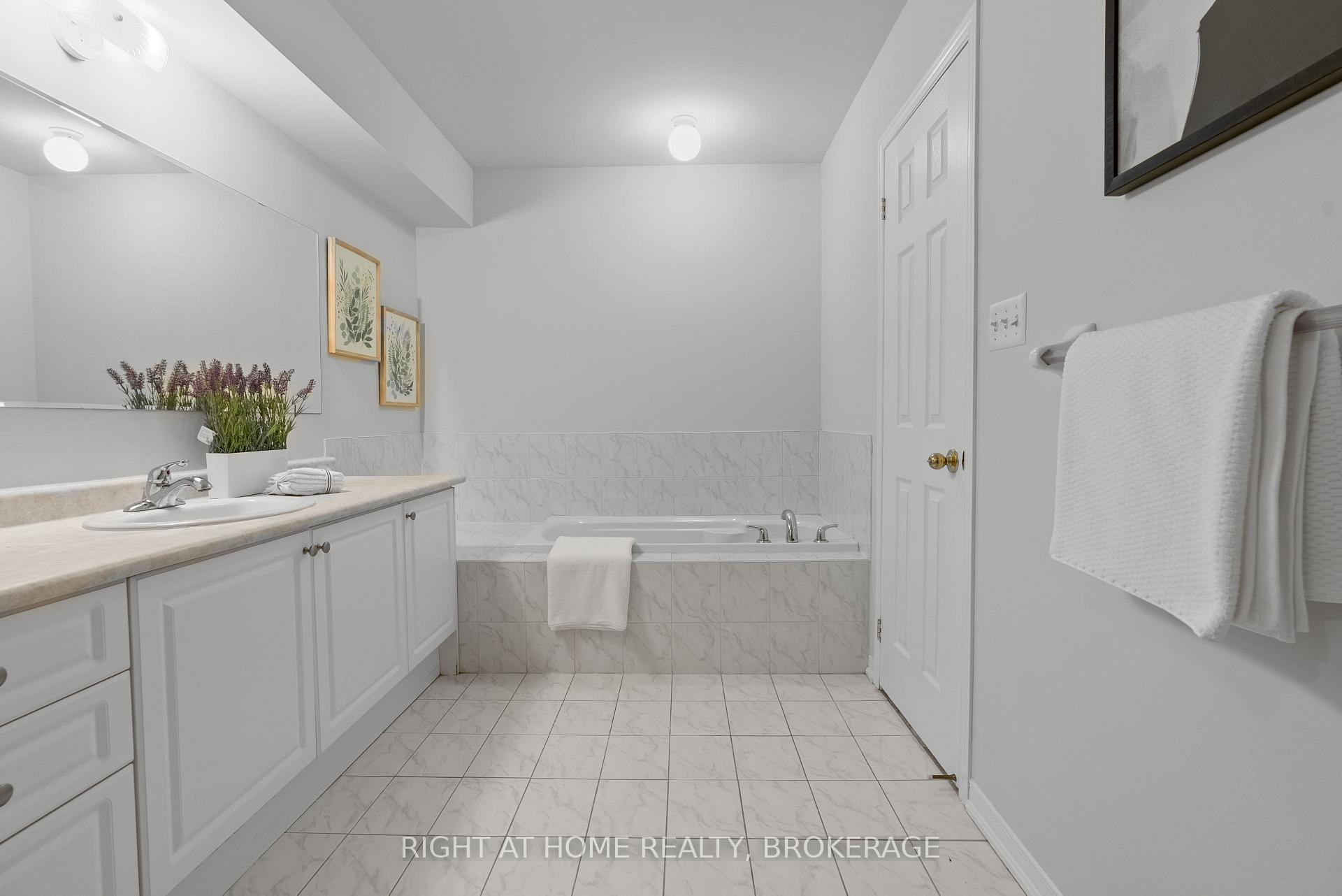 Photo 18 of 50 Humphrey Street, Hamilton, Waterdown — HOMEH