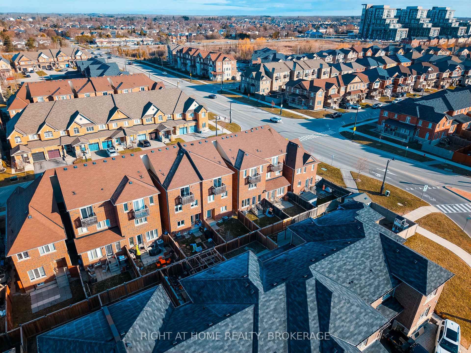 Photo 39 of 50 Humphrey Street, Hamilton, Waterdown — HOMEH