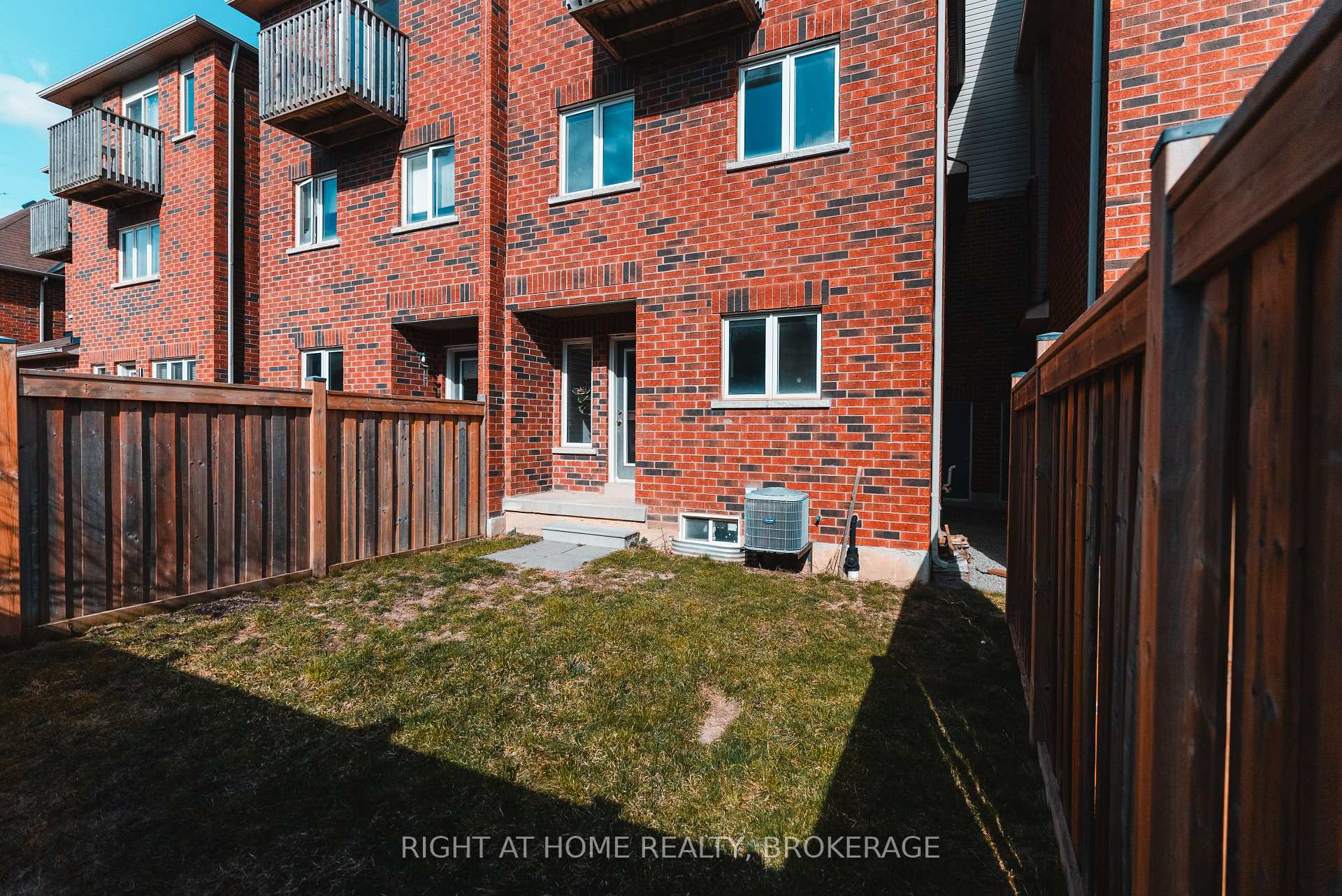 Photo 42 of 50 Humphrey Street, Hamilton, Waterdown — HOMEH