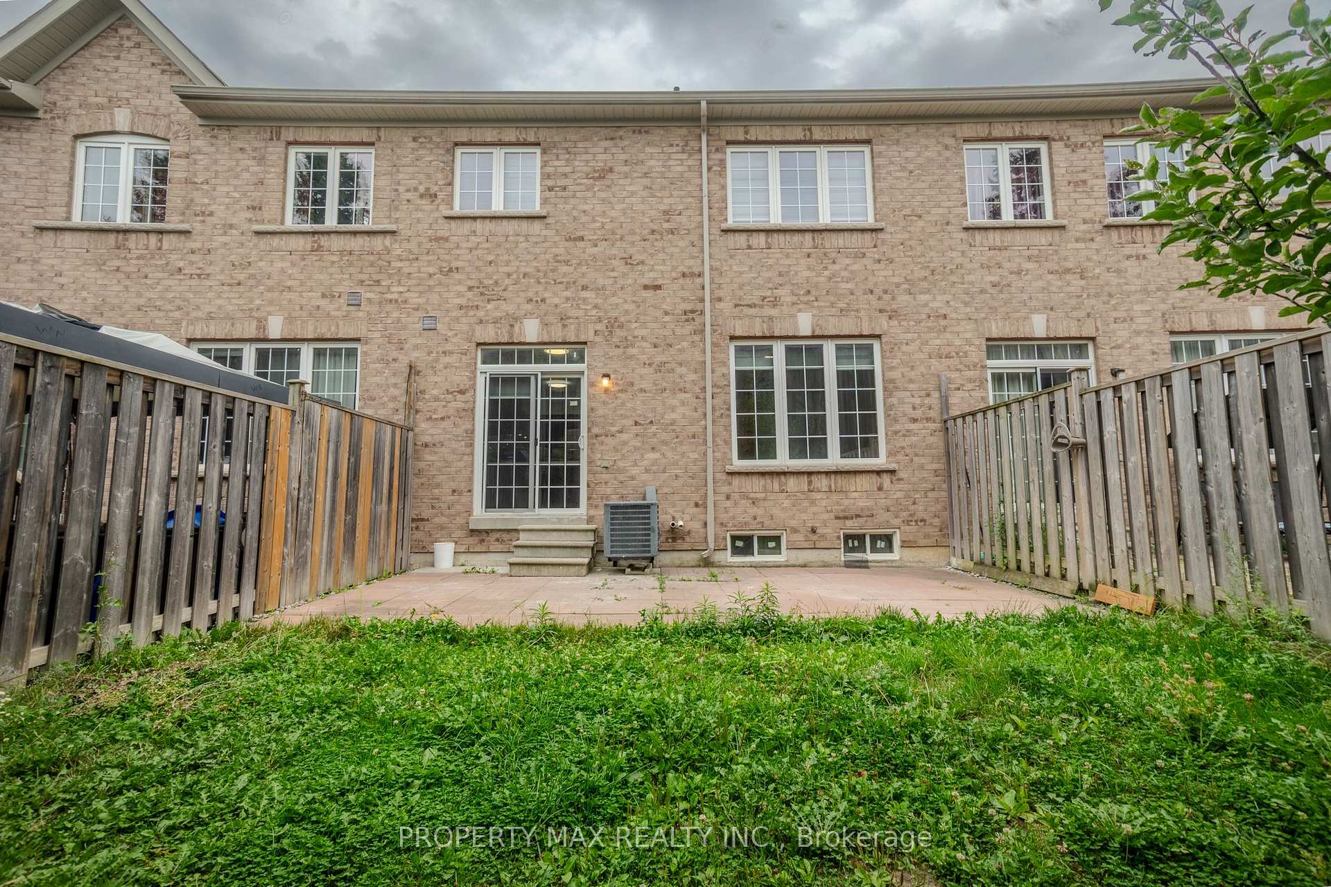 Photo 2 of 92 Coleluke Lane, Markham, Middlefield — HOMEH