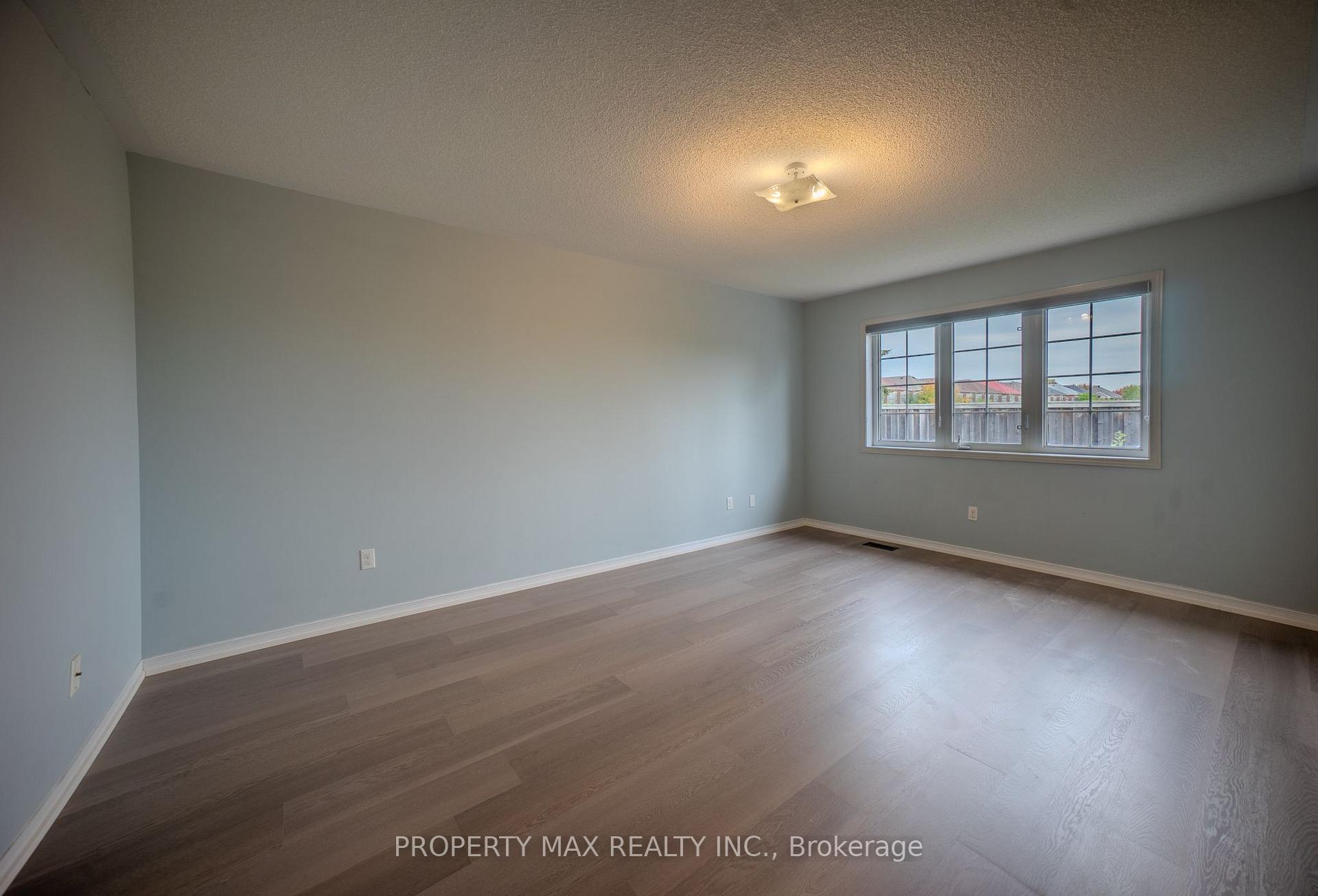 Photo 8 of 92 Coleluke Lane, Markham, Middlefield — HOMEH