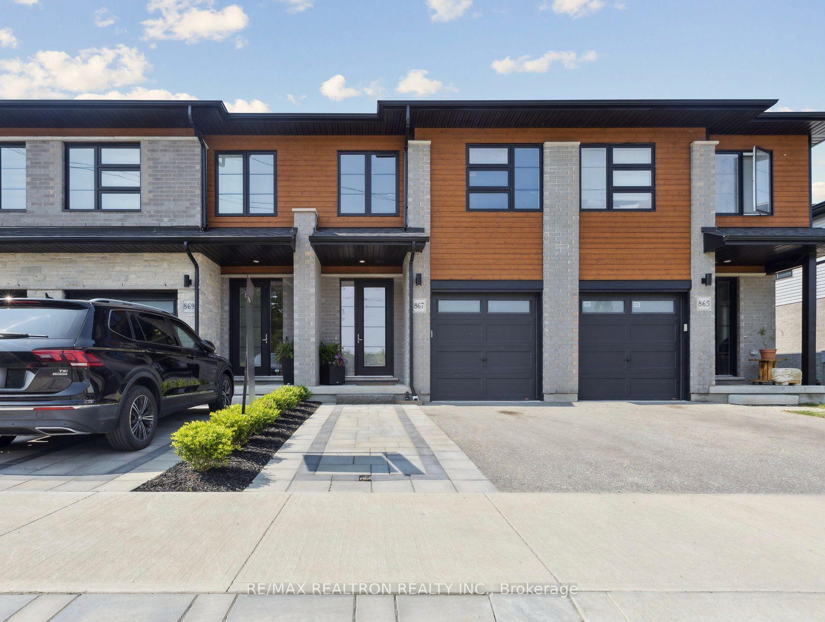 Photo 3 of 867 Robert Ferrie Drive, Kitchener — HOMEH