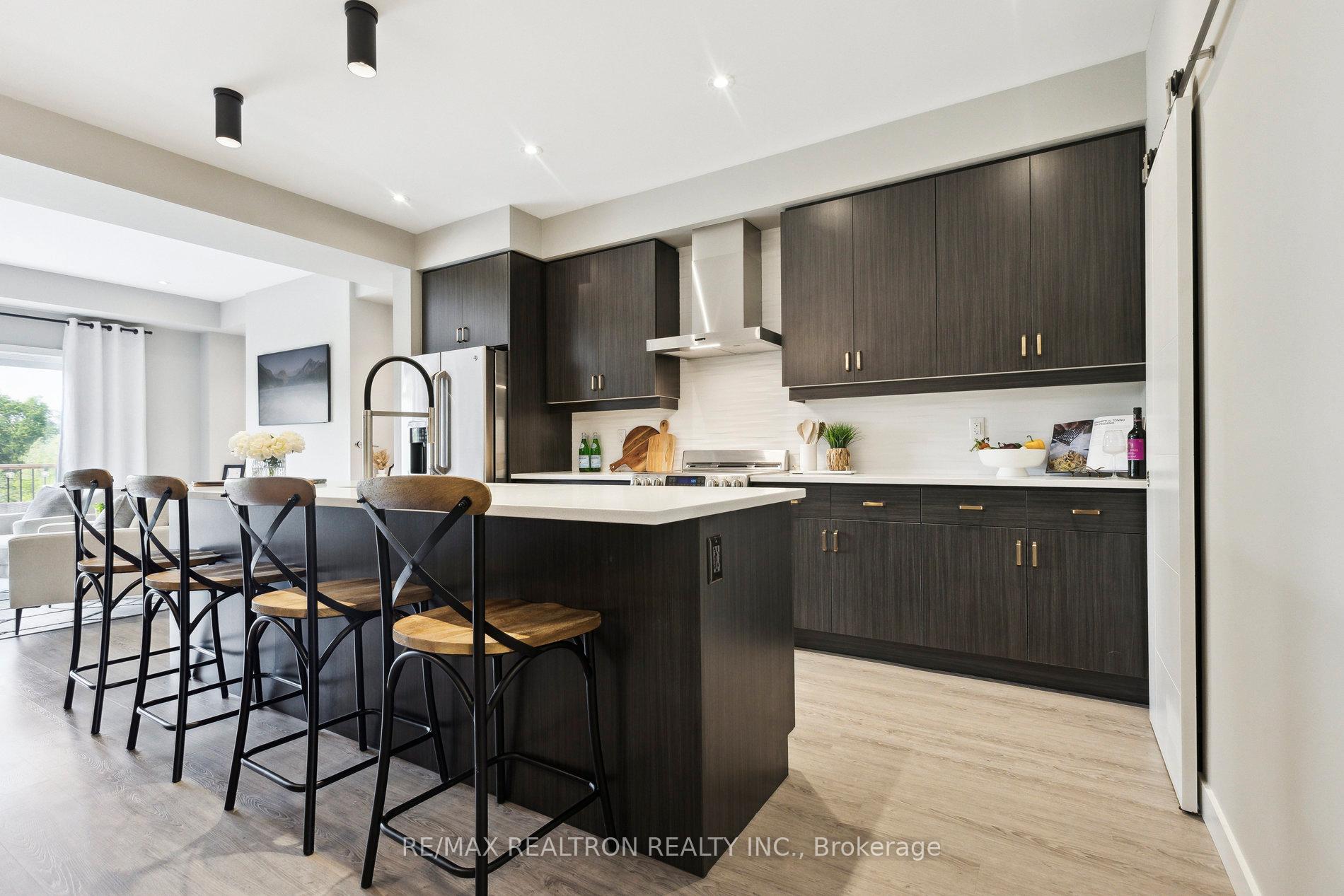 Photo 7 of 867 Robert Ferrie Drive, Kitchener — HOMEH