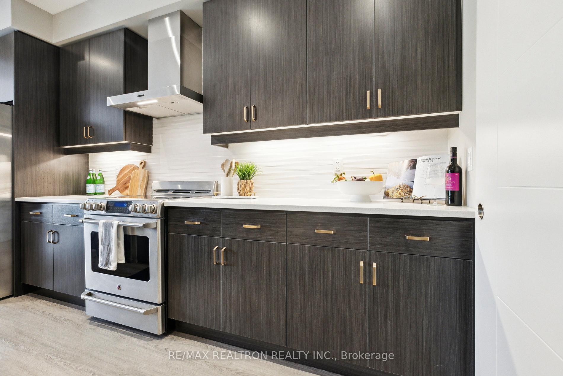 Photo 9 of 867 Robert Ferrie Drive, Kitchener — HOMEH