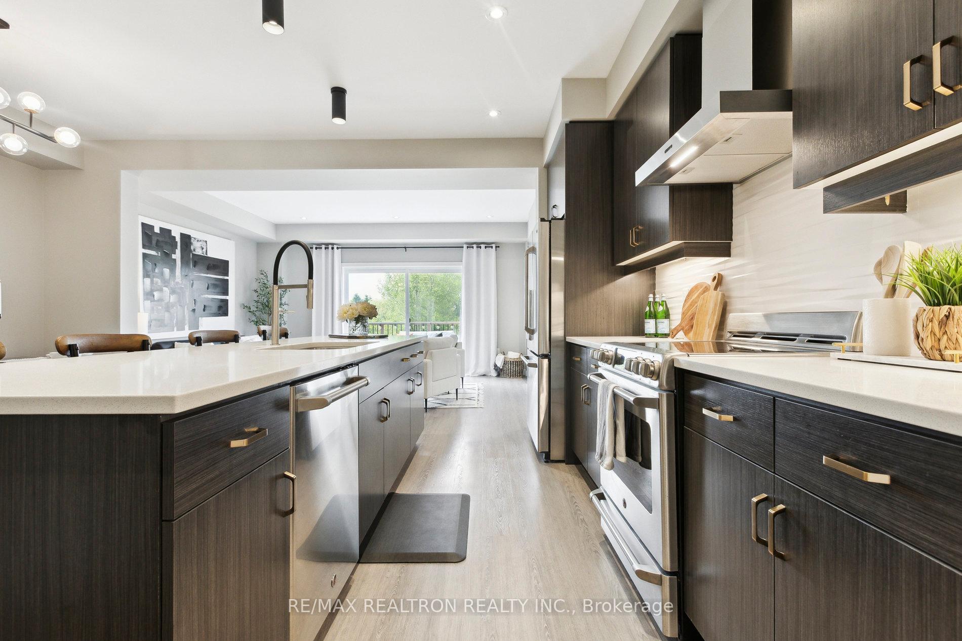 Photo 10 of 867 Robert Ferrie Drive, Kitchener — HOMEH