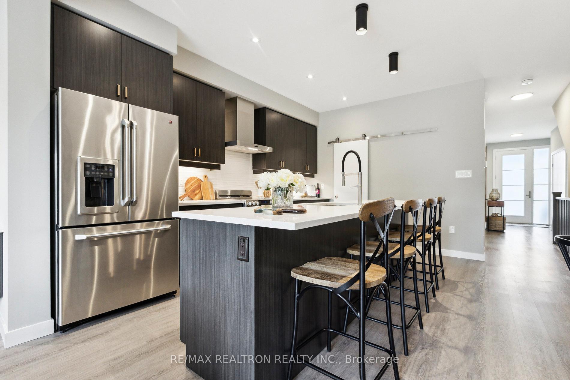 Photo 13 of 867 Robert Ferrie Drive, Kitchener — HOMEH