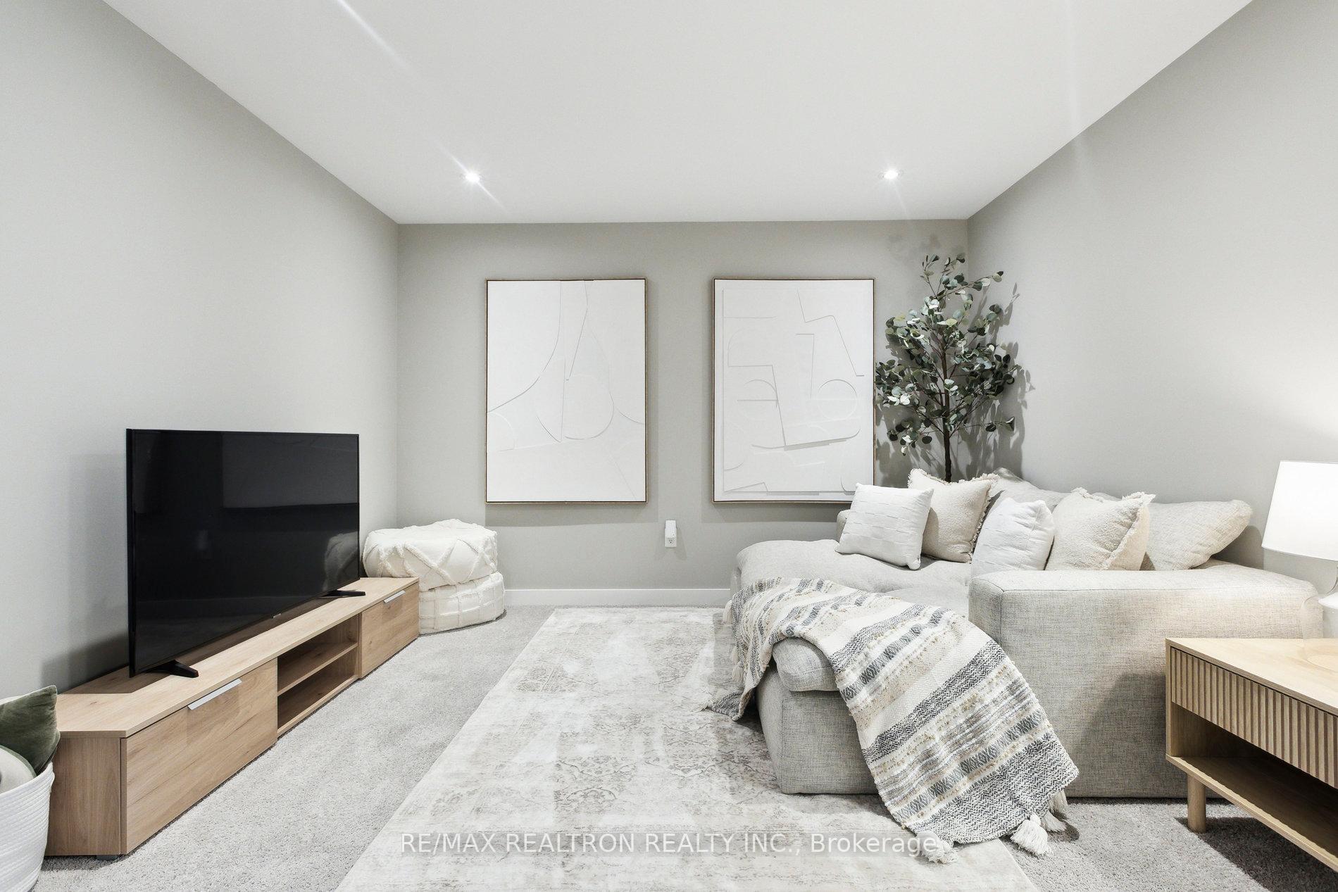 Photo 28 of 867 Robert Ferrie Drive, Kitchener — HOMEH
