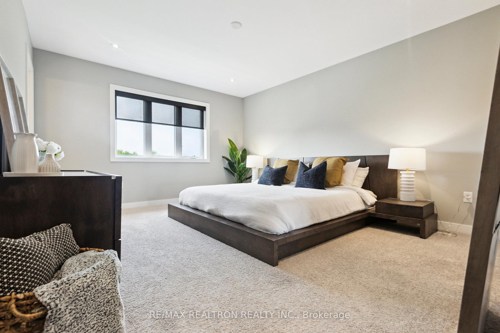 Photo 31 of 867 Robert Ferrie Drive, Kitchener — HOMEH