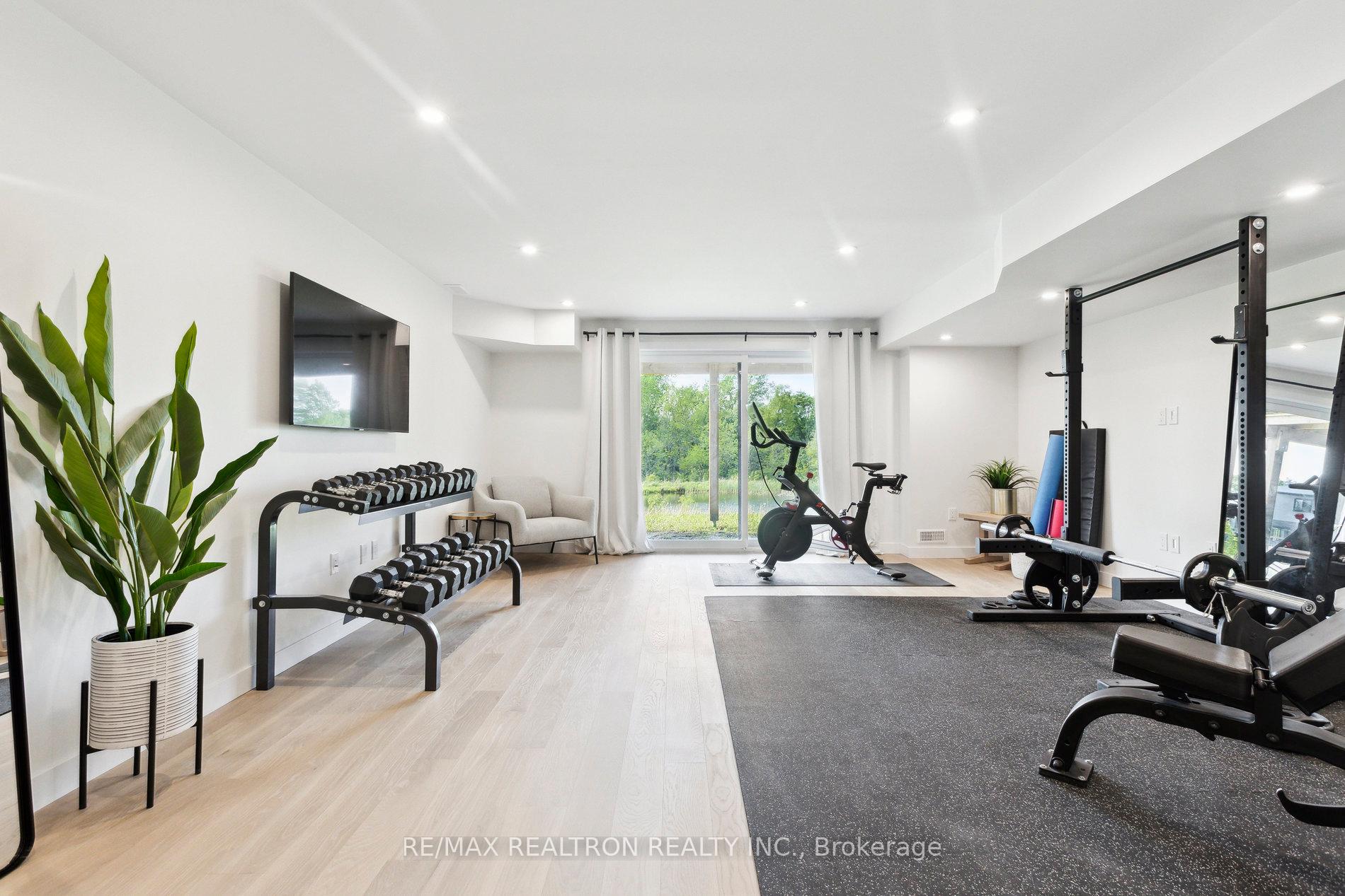 Photo 40 of 867 Robert Ferrie Drive, Kitchener — HOMEH