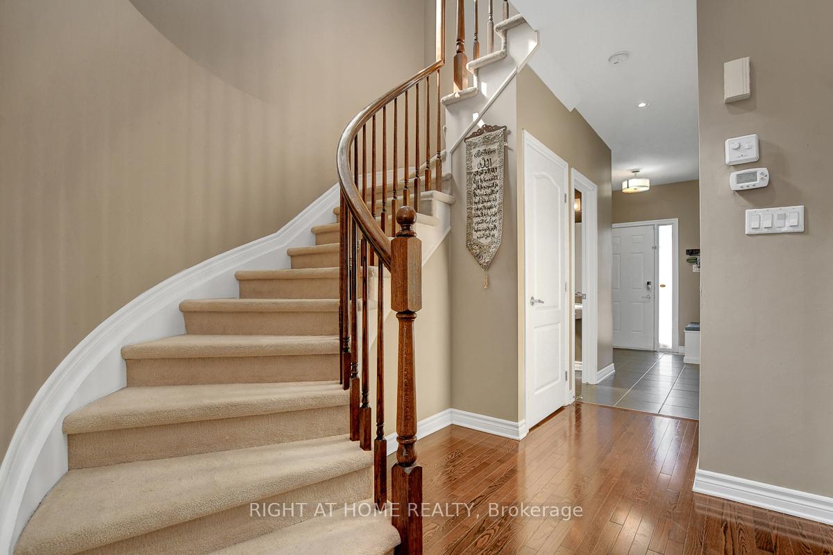 Photo 5 of 554 Barrick Hill Road, Ottawa, Kanata - Emerald Meadows/Trailwest — HOMEH