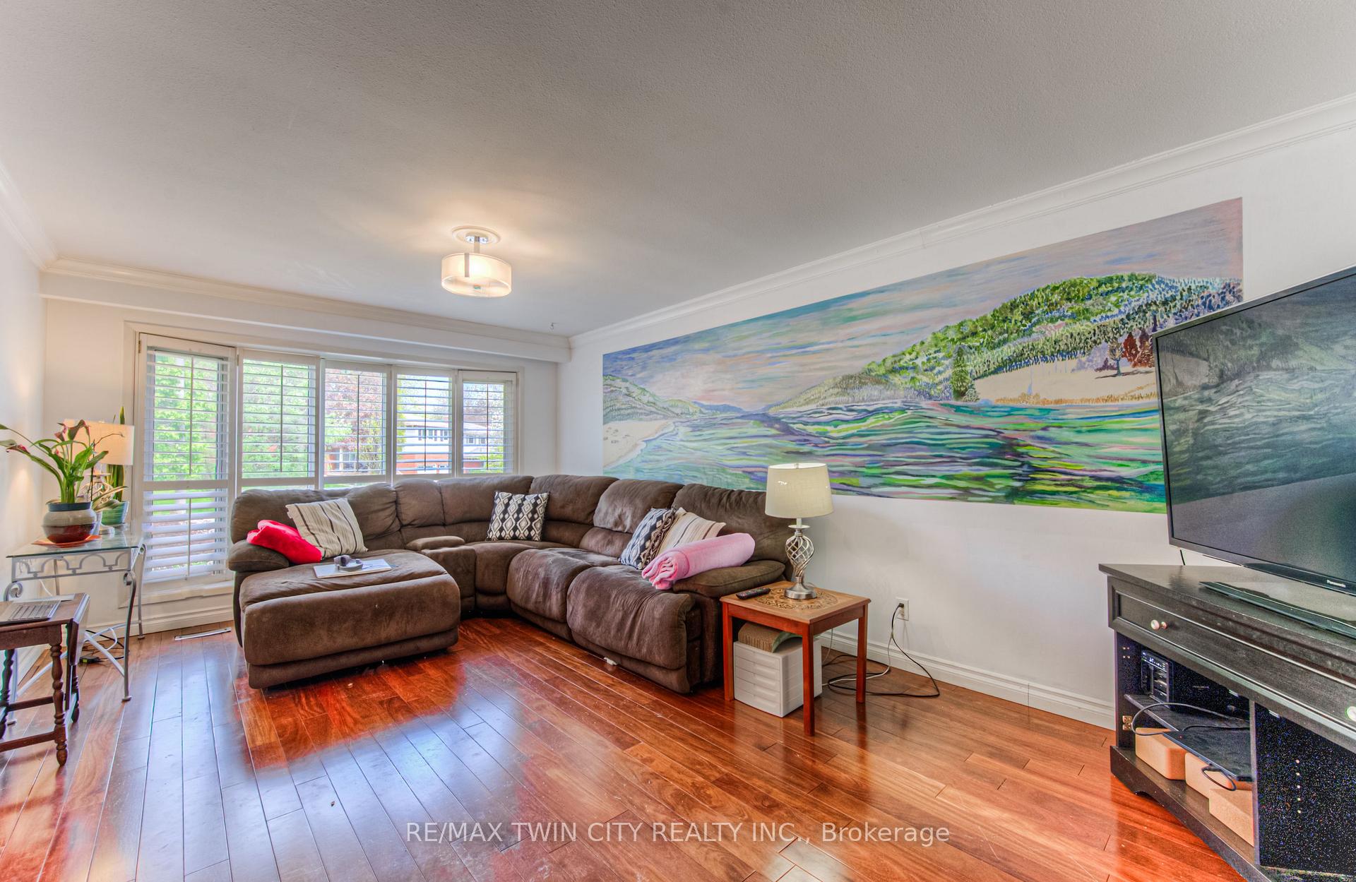Photo 6 of 92 Pinehurst Crescent, Kitchener — HOMEH