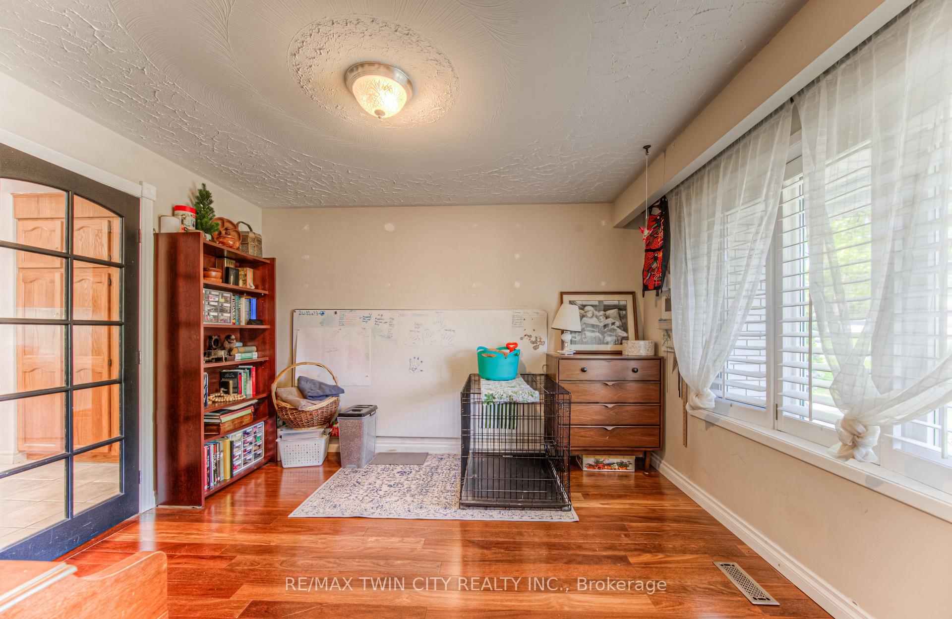 Photo 8 of 92 Pinehurst Crescent, Kitchener — HOMEH