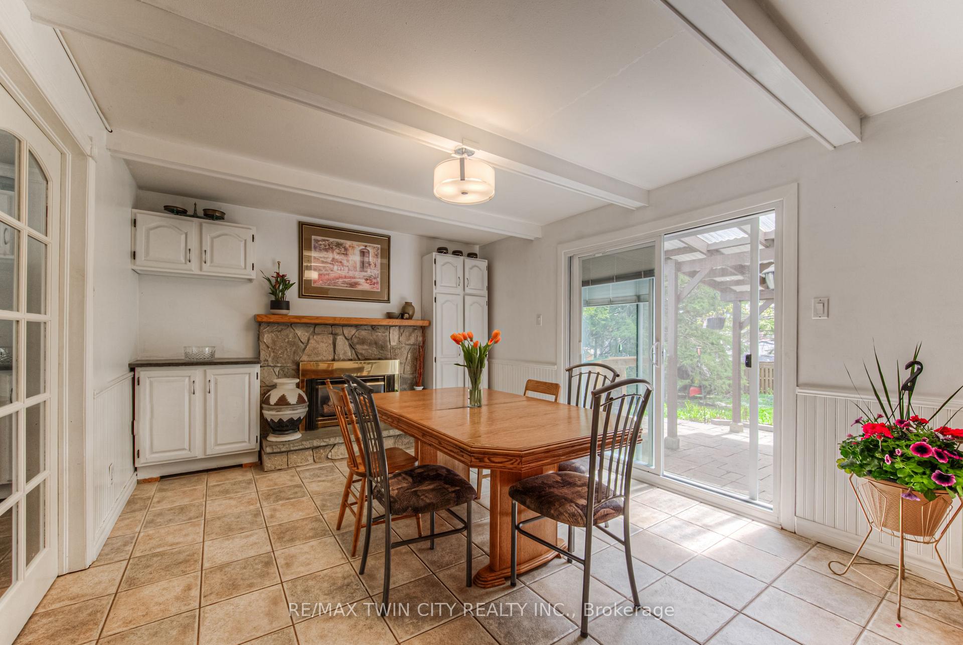Photo 10 of 92 Pinehurst Crescent, Kitchener — HOMEH