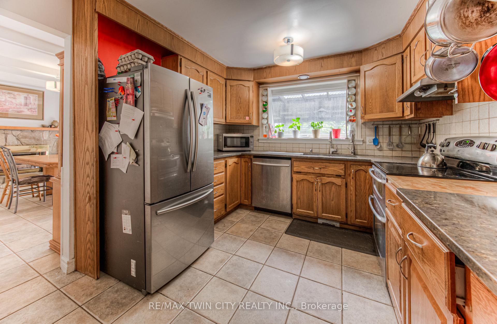 Photo 13 of 92 Pinehurst Crescent, Kitchener — HOMEH