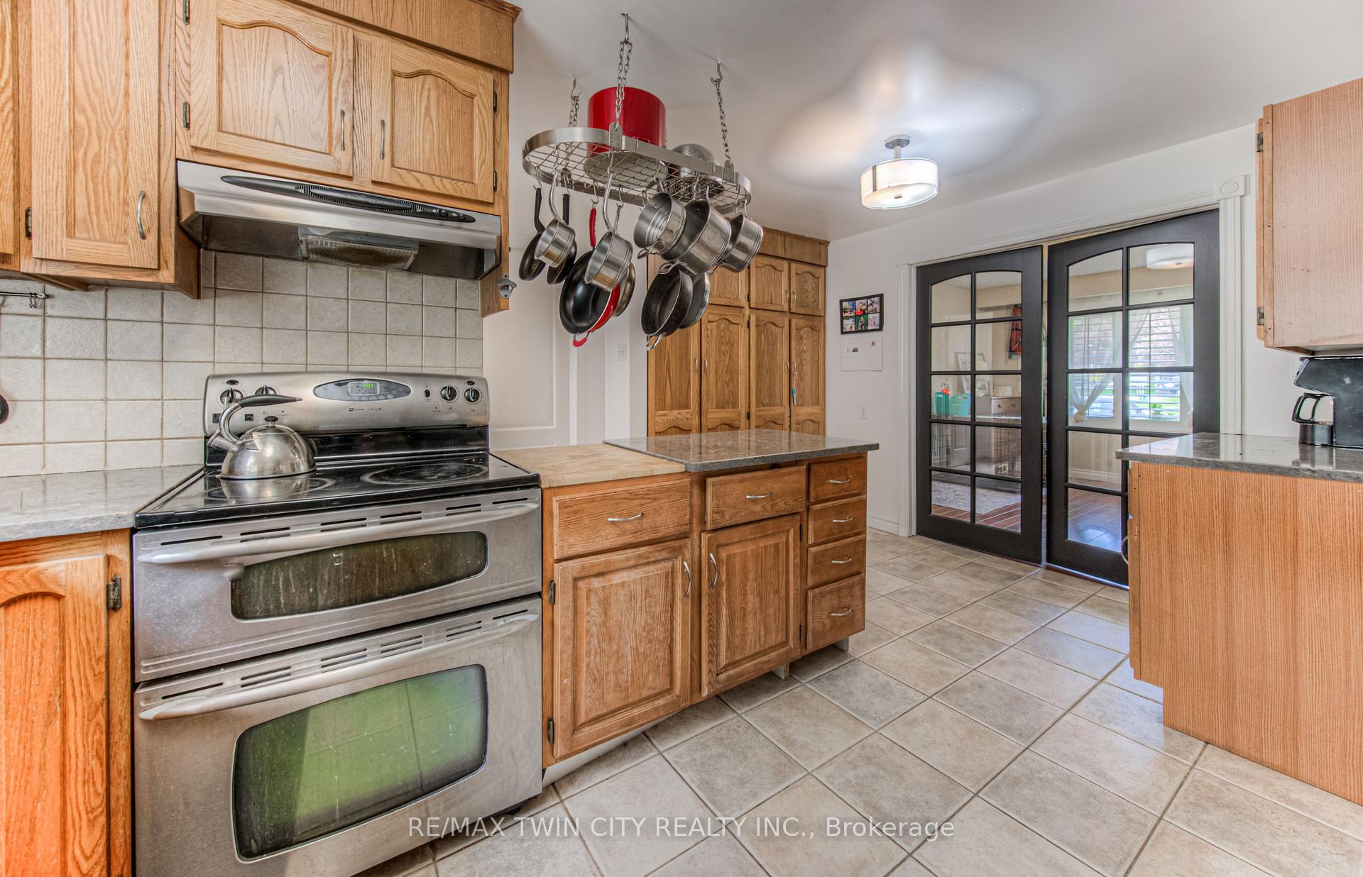 Photo 16 of 92 Pinehurst Crescent, Kitchener — HOMEH