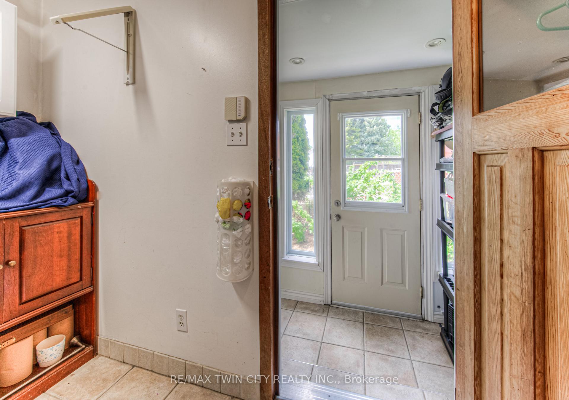 Photo 19 of 92 Pinehurst Crescent, Kitchener — HOMEH