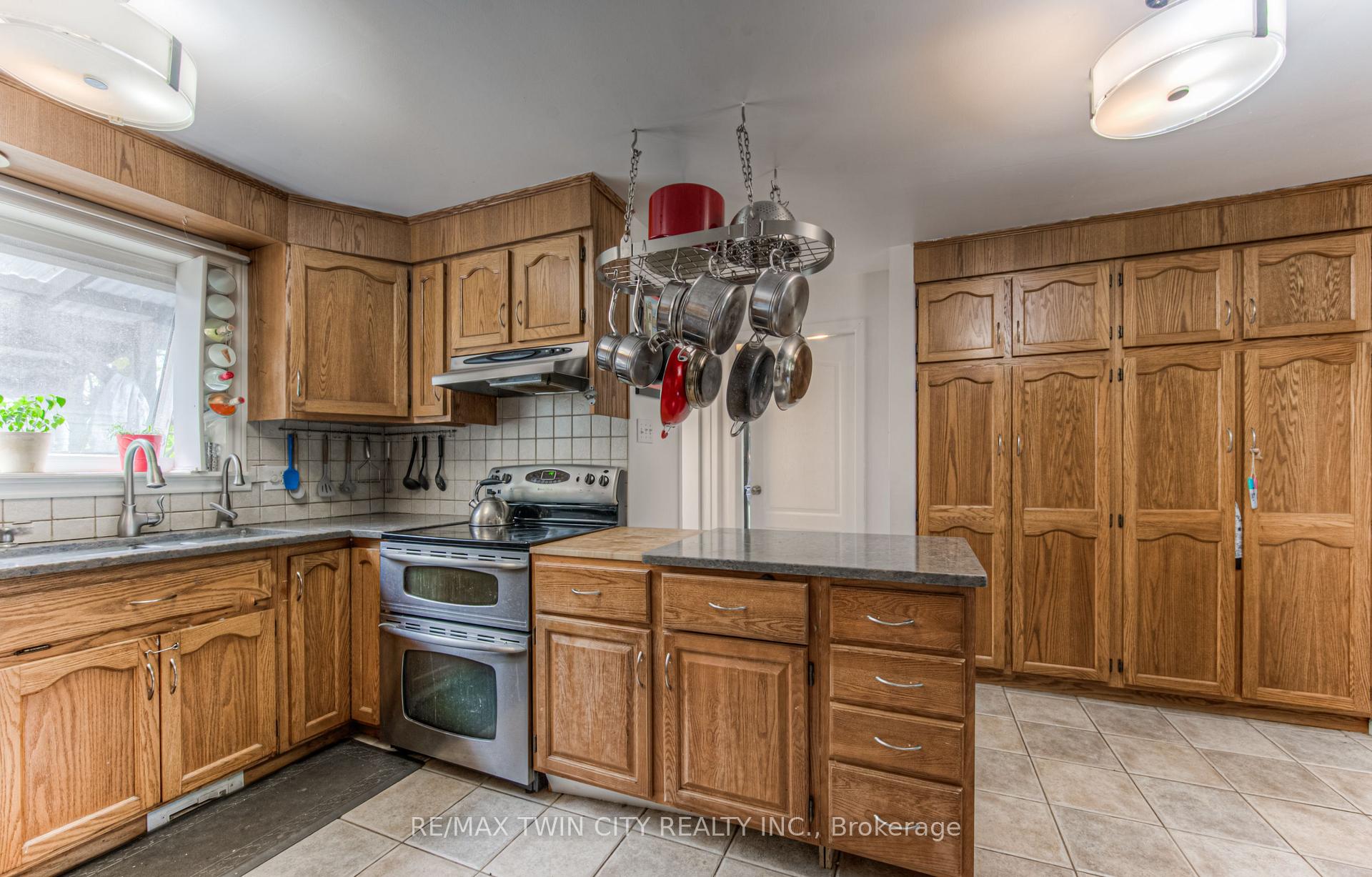 Photo 22 of 92 Pinehurst Crescent, Kitchener — HOMEH