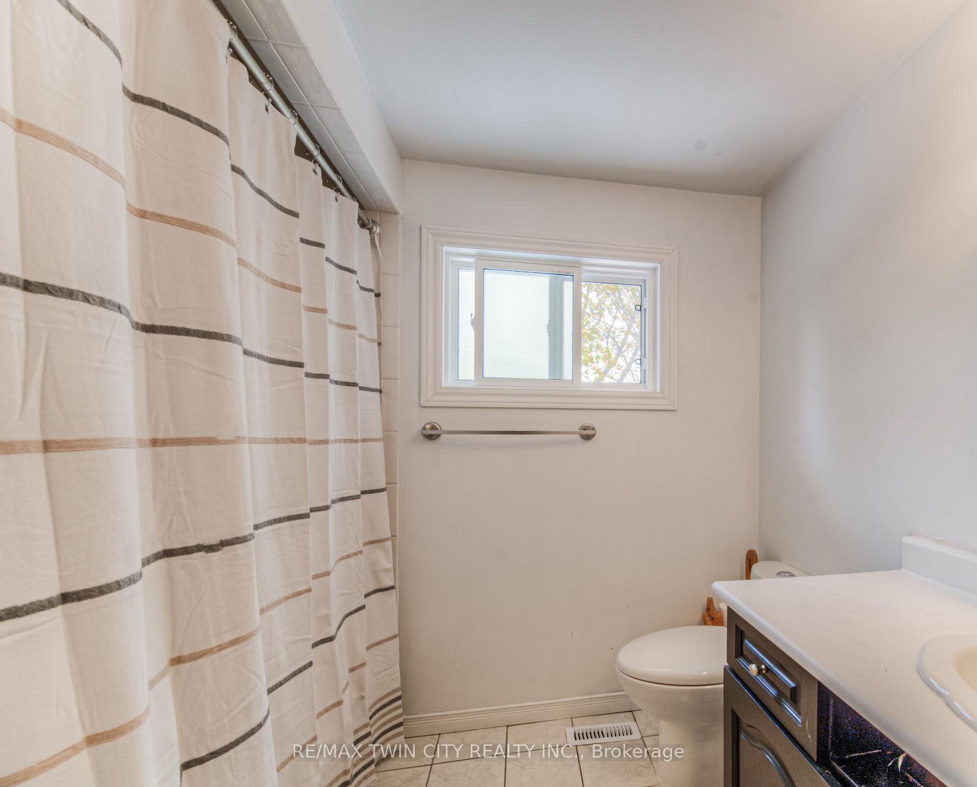 Photo 24 of 92 Pinehurst Crescent, Kitchener — HOMEH