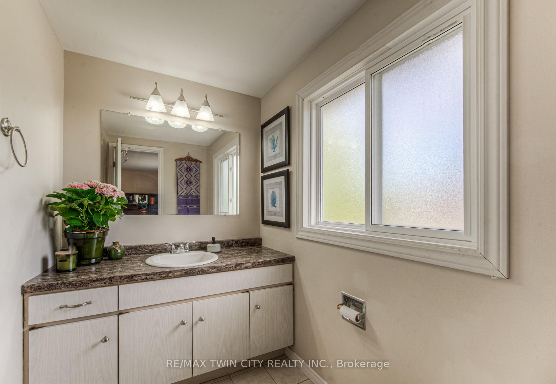 Photo 29 of 92 Pinehurst Crescent, Kitchener — HOMEH