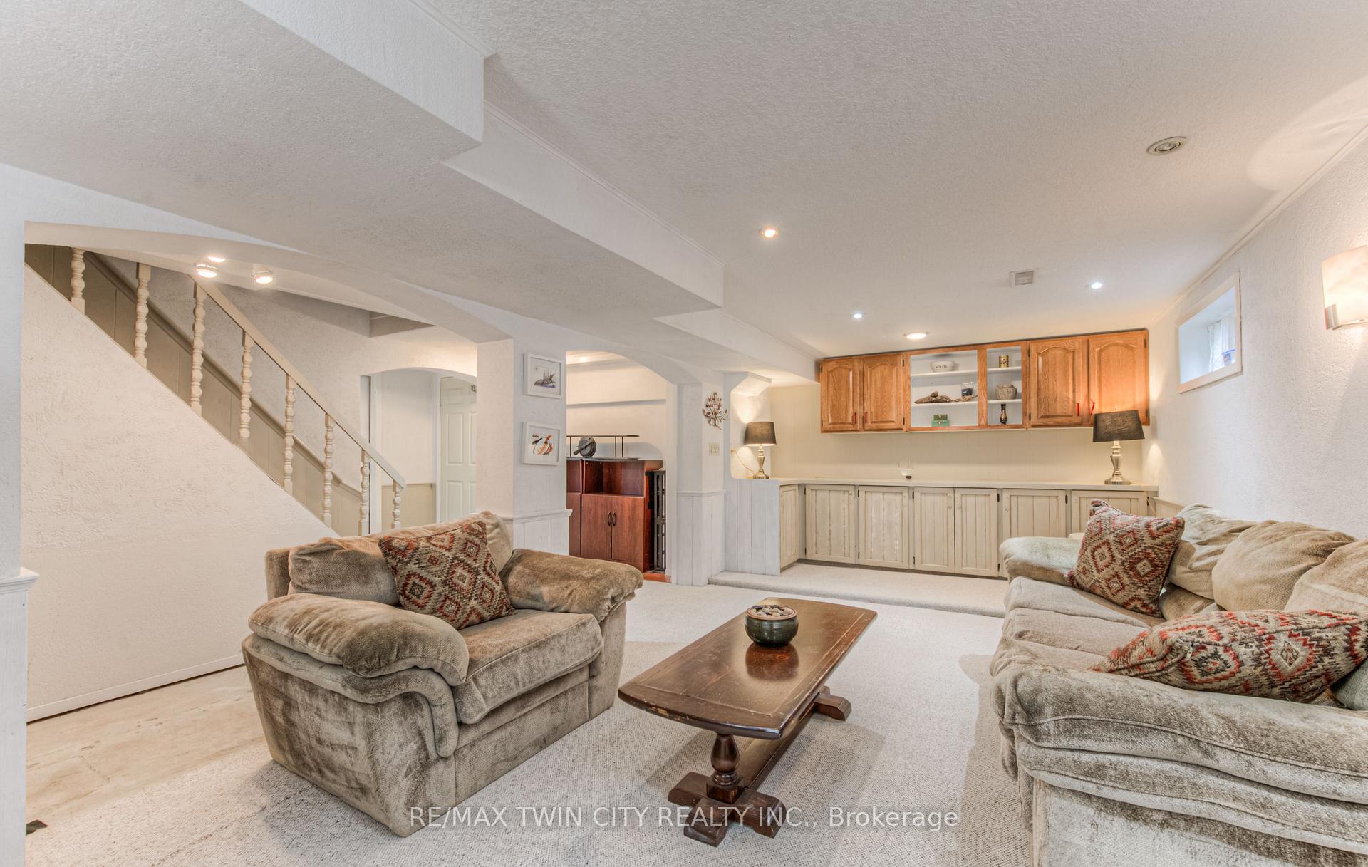 Photo 32 of 92 Pinehurst Crescent, Kitchener — HOMEH