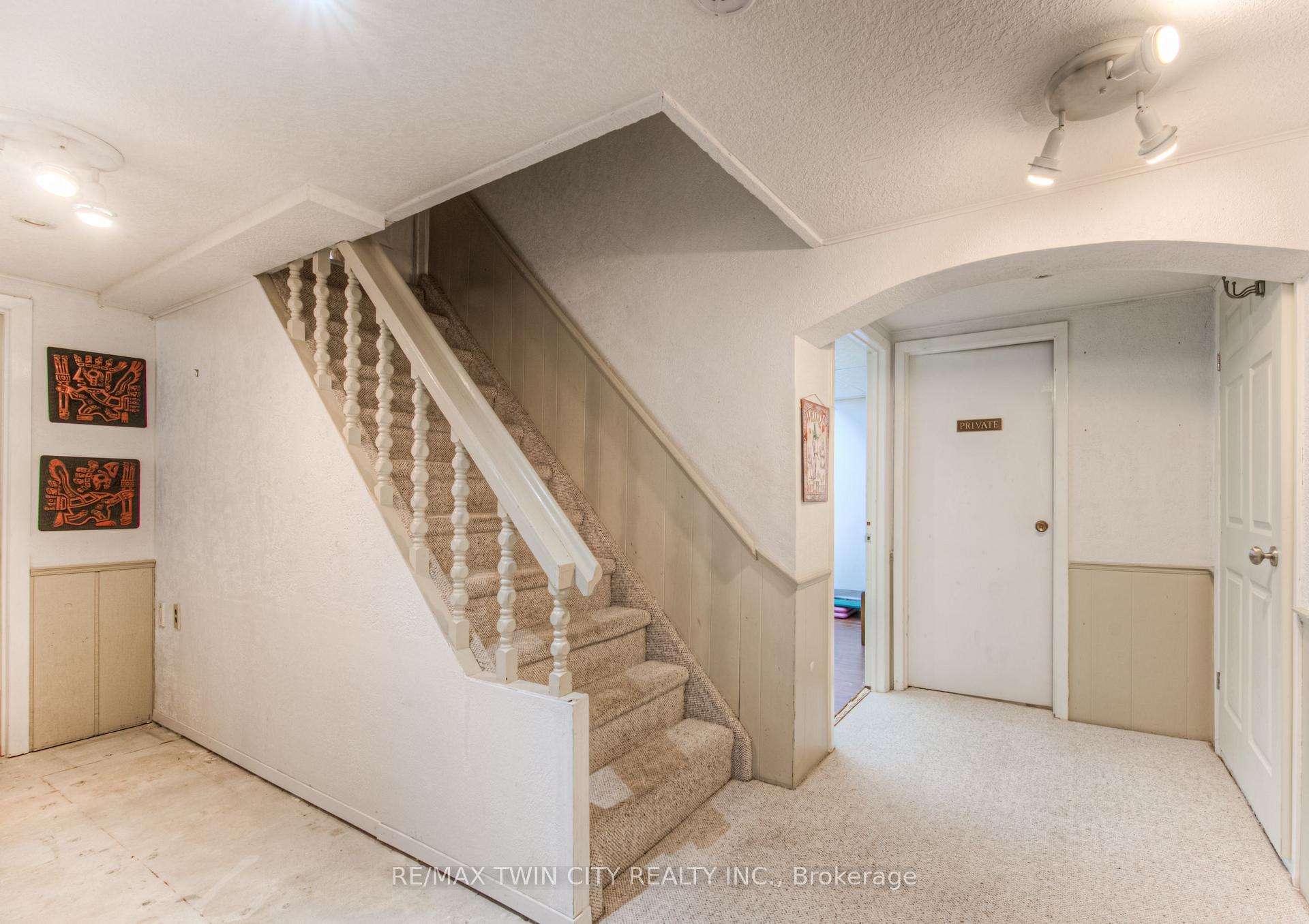 Photo 35 of 92 Pinehurst Crescent, Kitchener — HOMEH