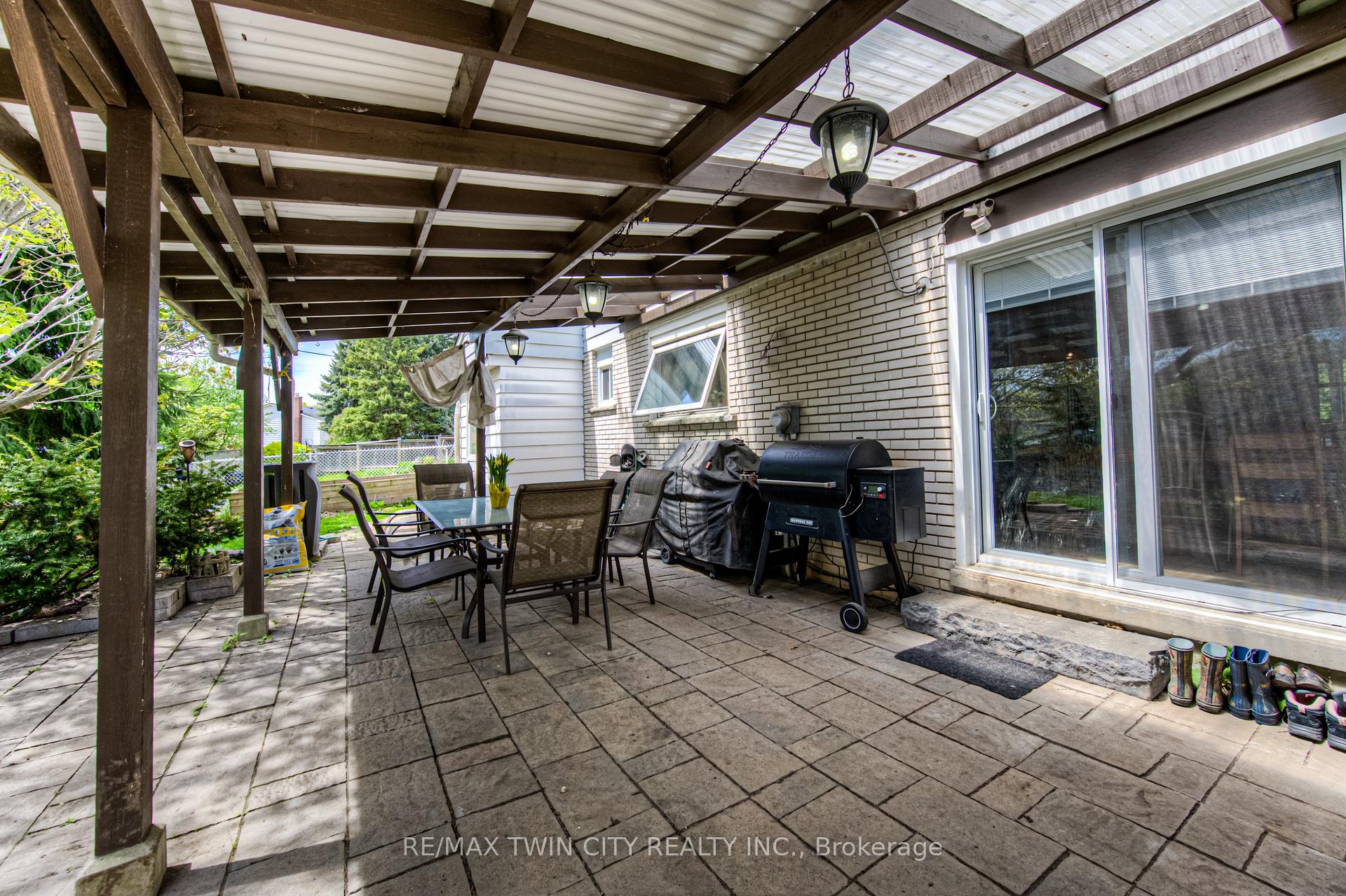 Photo 36 of 92 Pinehurst Crescent, Kitchener — HOMEH