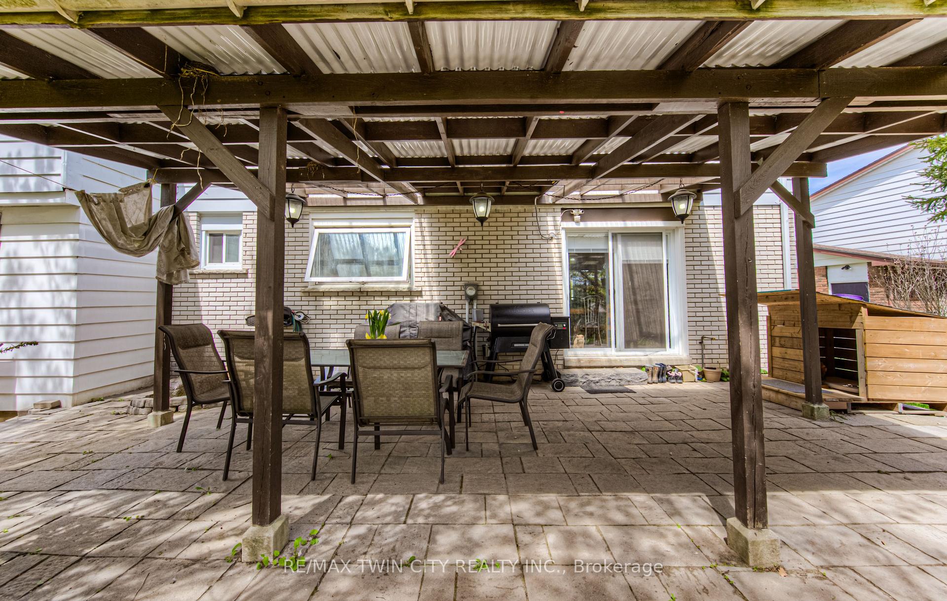 Photo 37 of 92 Pinehurst Crescent, Kitchener — HOMEH