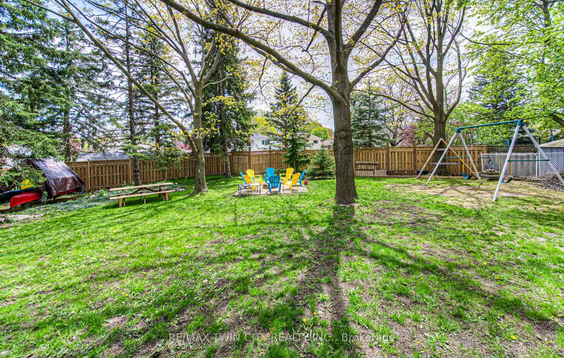 Photo 38 of 92 Pinehurst Crescent, Kitchener — HOMEH