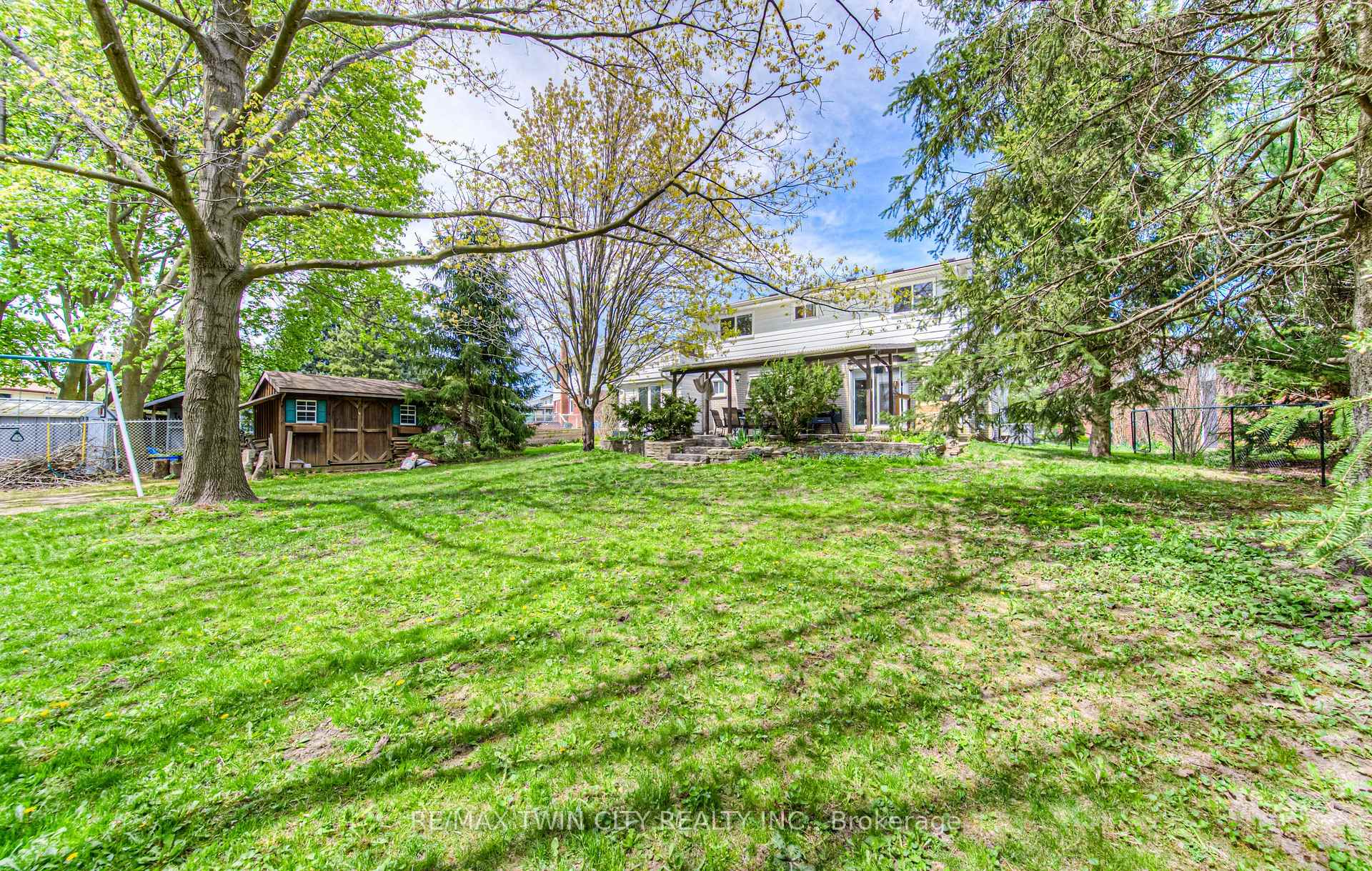Photo 39 of 92 Pinehurst Crescent, Kitchener — HOMEH