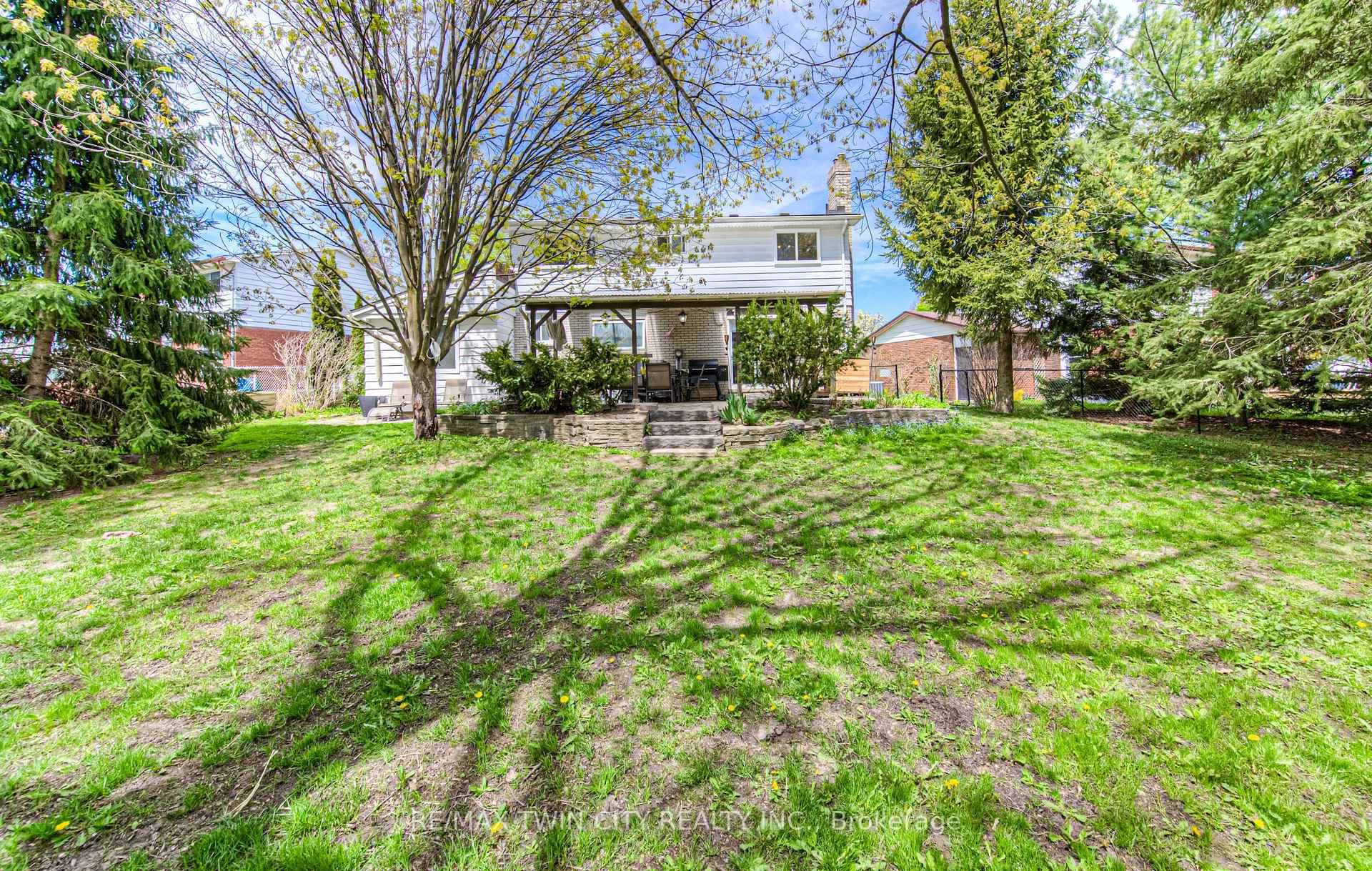 Photo 40 of 92 Pinehurst Crescent, Kitchener — HOMEH