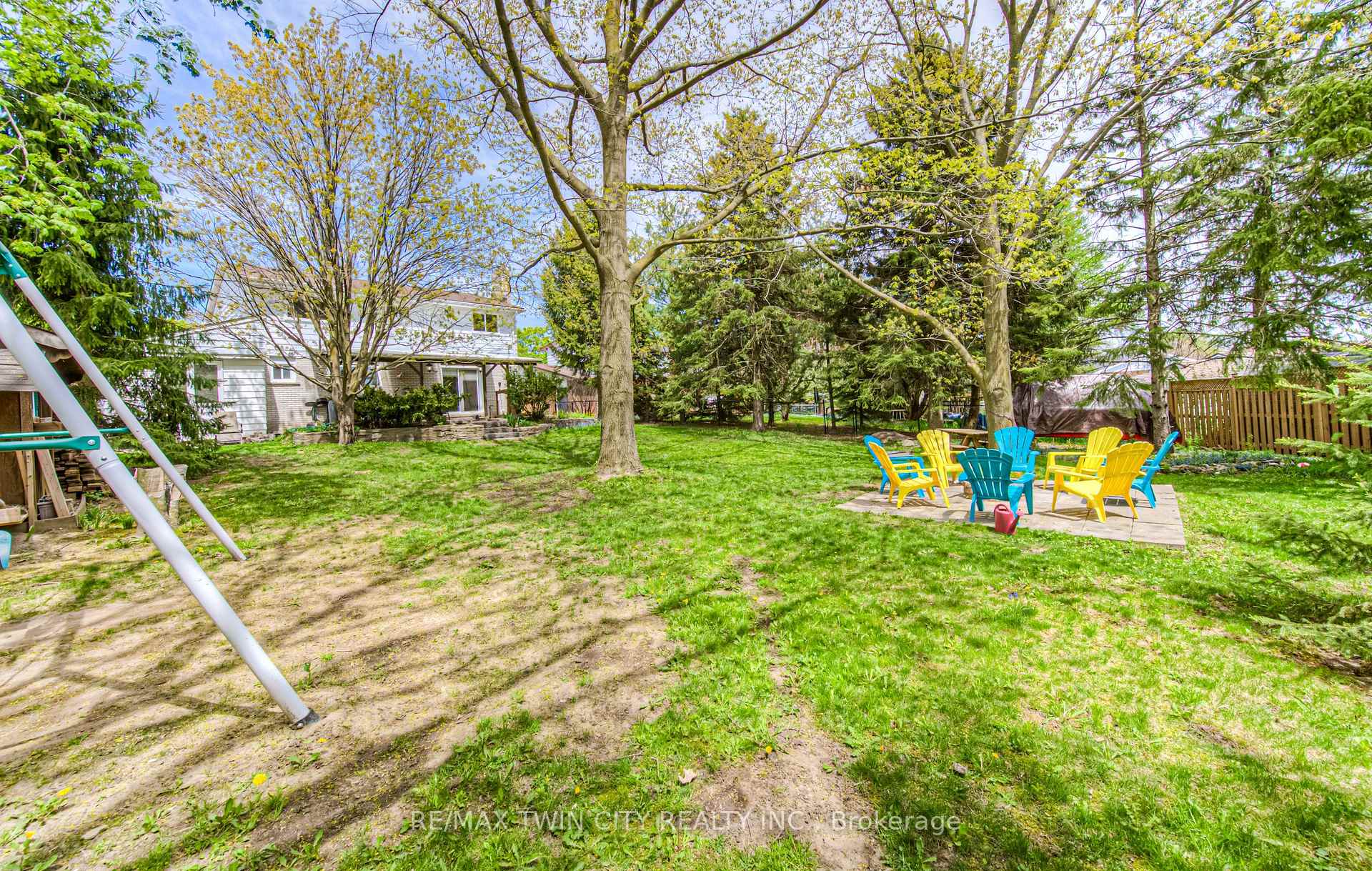 Photo 41 of 92 Pinehurst Crescent, Kitchener — HOMEH