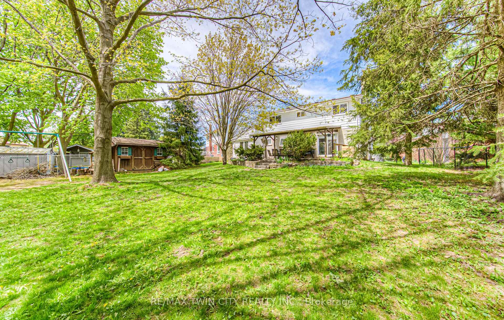 Photo 43 of 92 Pinehurst Crescent, Kitchener — HOMEH