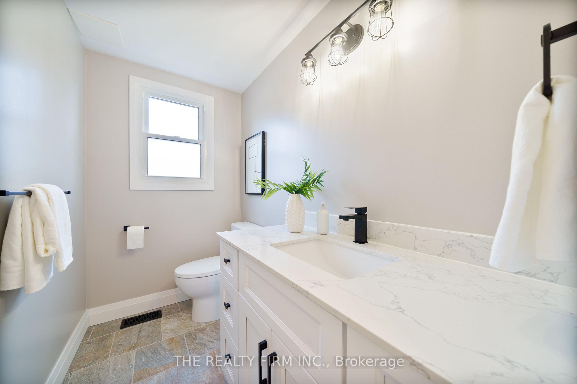 Photo 18 of 16 Gwendolyn Street, Middlesex Centre, Birr — HOMEH