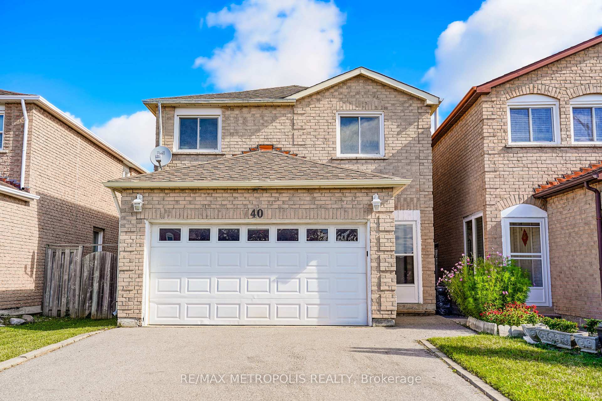 Photo 2 of 40 Lavron Court, Markham, Middlefield — HOMEH