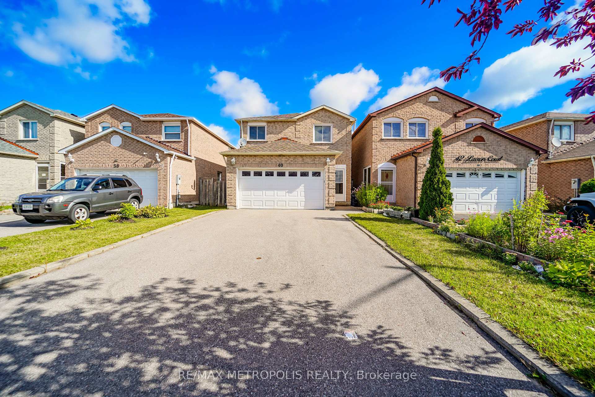 Photo 4 of 40 Lavron Court, Markham, Middlefield — HOMEH