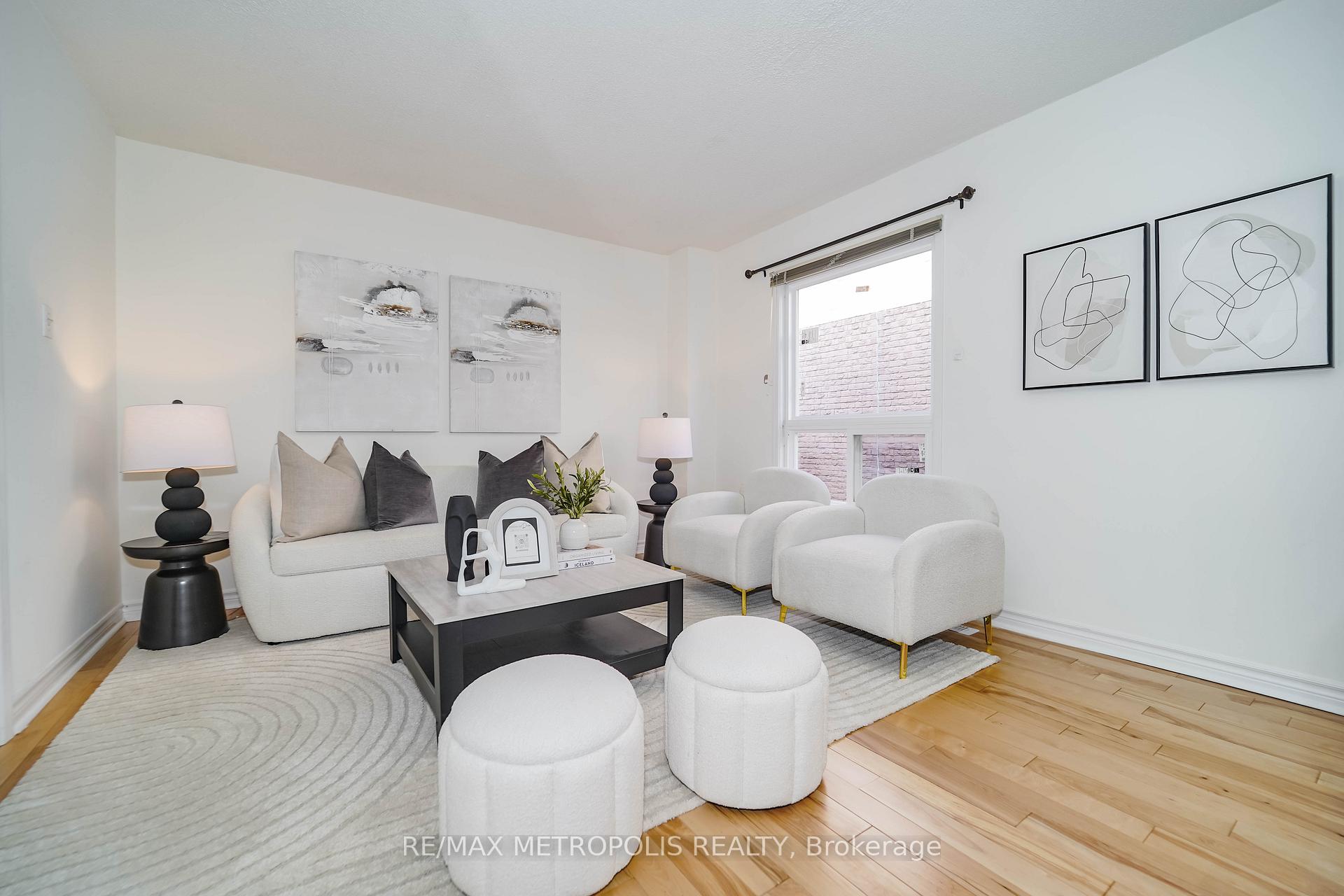 Photo 6 of 40 Lavron Court, Markham, Middlefield — HOMEH