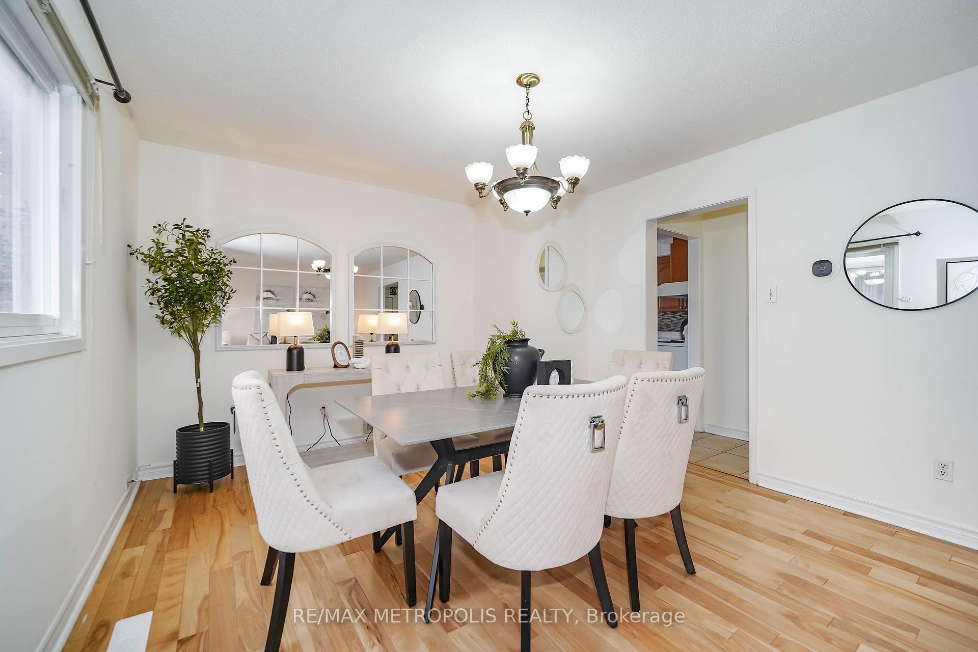 Photo 11 of 40 Lavron Court, Markham, Middlefield — HOMEH