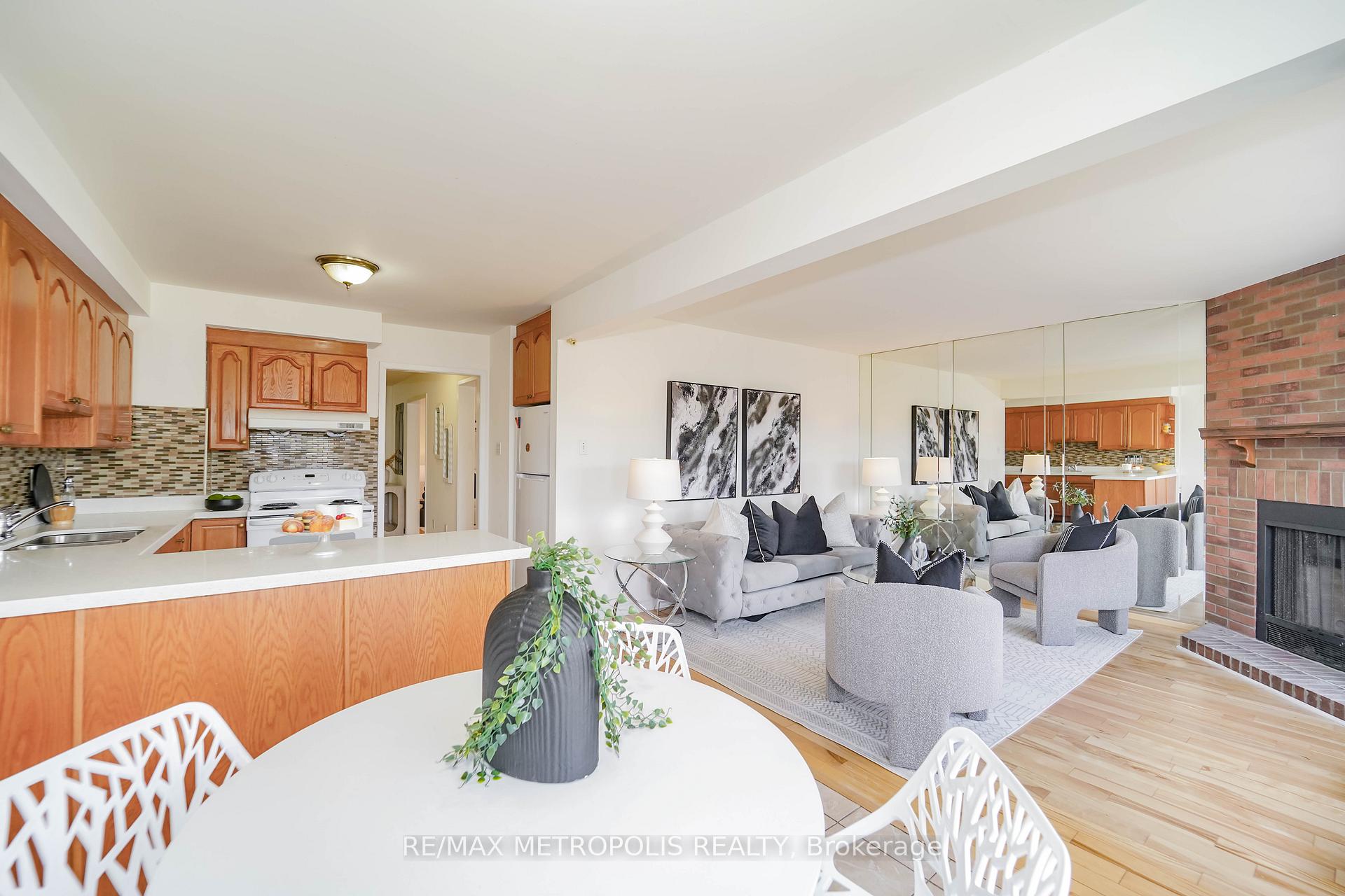 Photo 14 of 40 Lavron Court, Markham, Middlefield — HOMEH