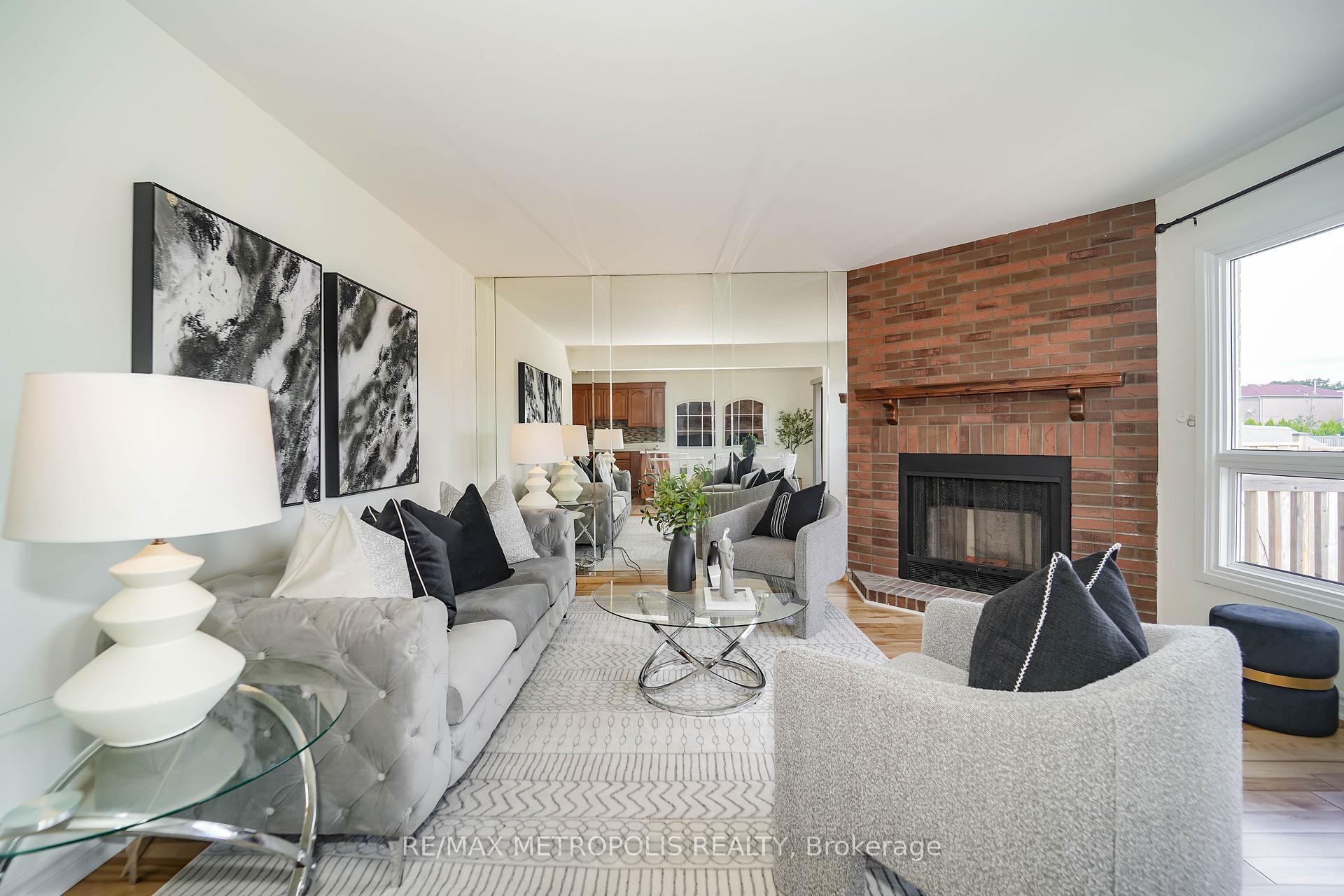 Photo 21 of 40 Lavron Court, Markham, Middlefield — HOMEH