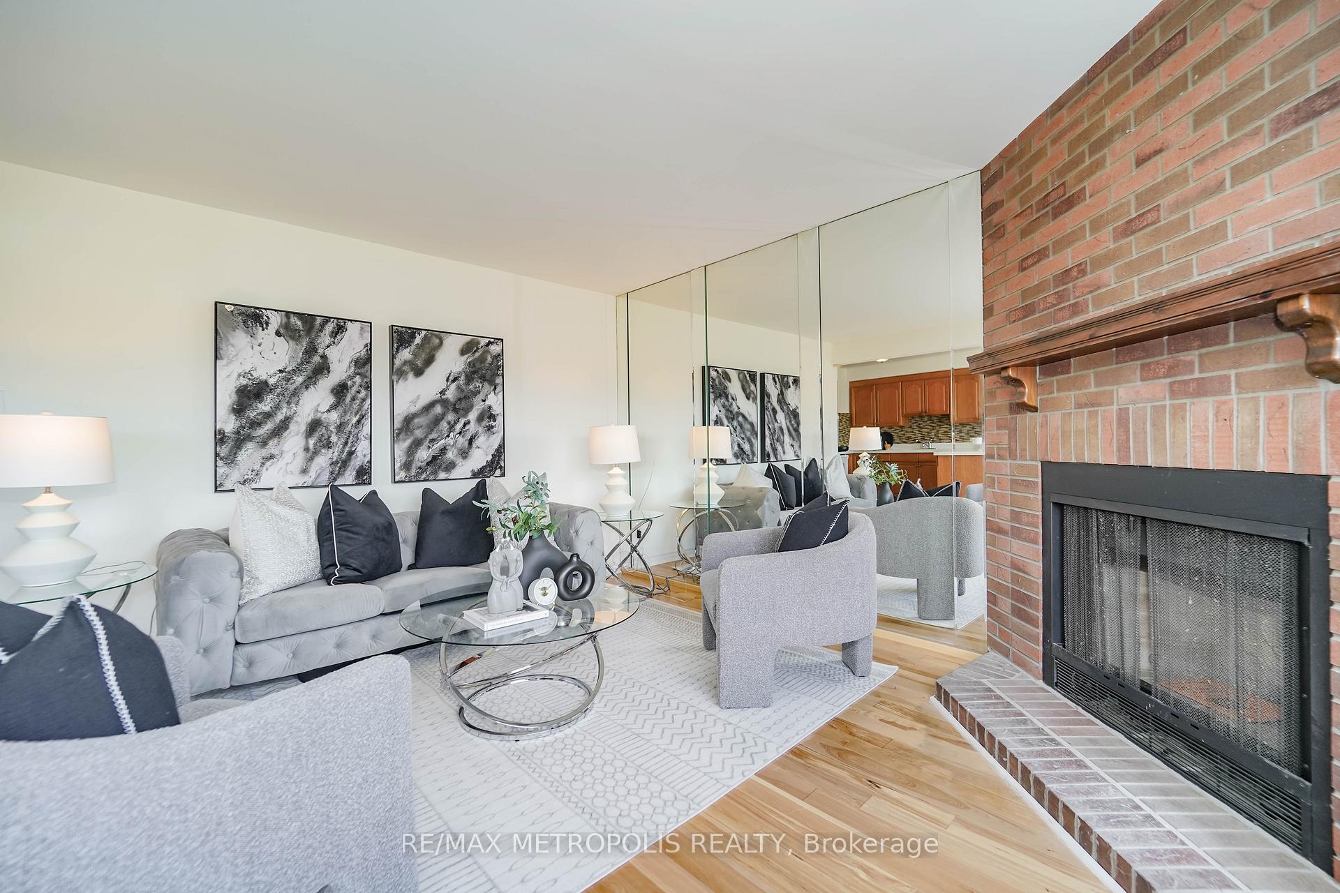 Photo 22 of 40 Lavron Court, Markham, Middlefield — HOMEH